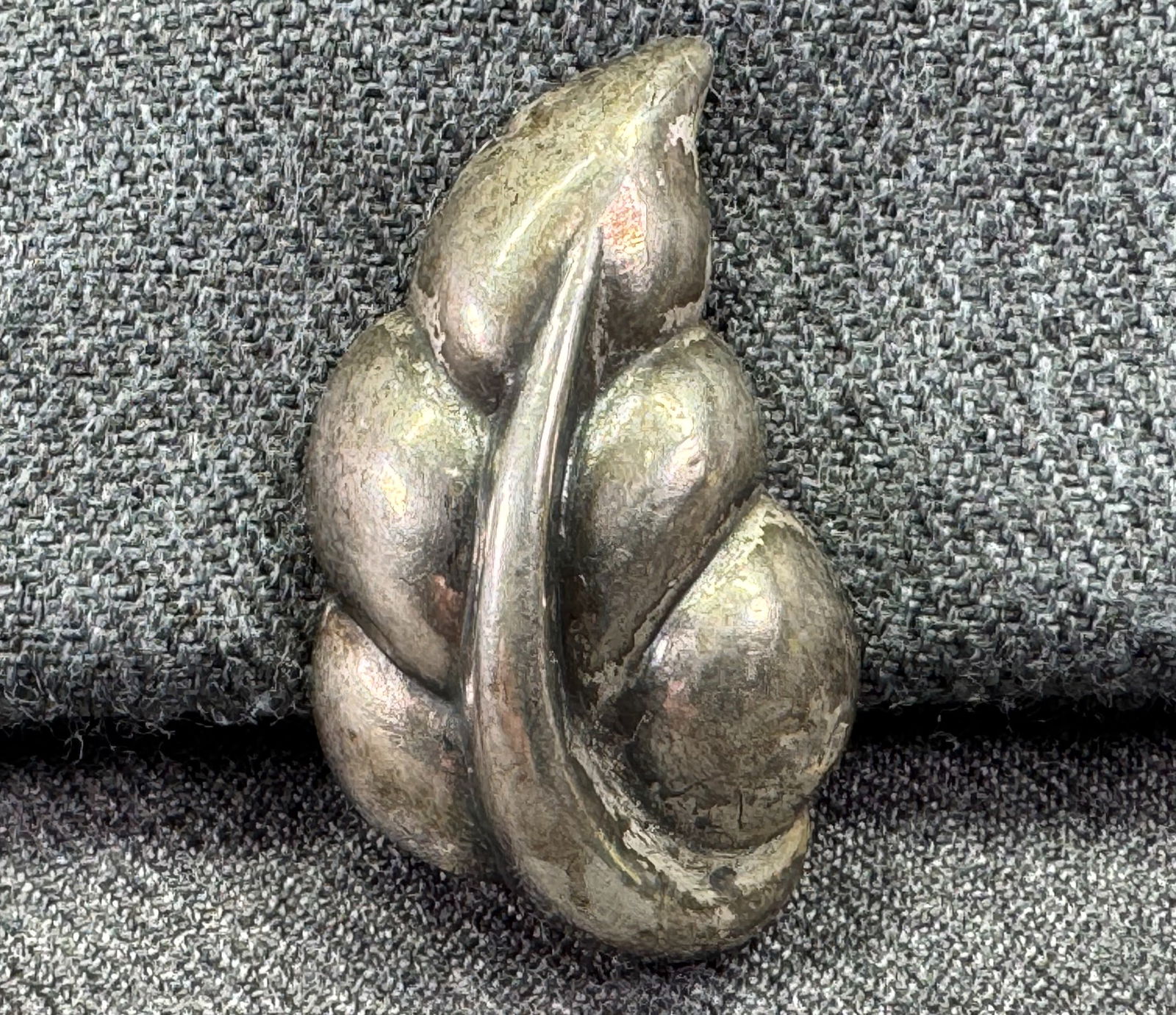 Vintage MCM sterling silver leaf single clip or earring? #B: Vintage MCM sterling silver leaf single clip or earring?. Clip is marked Coro, however seems to be a replacement, or original?. Unmarked for sterling. For measures please refer to the pictures taken w