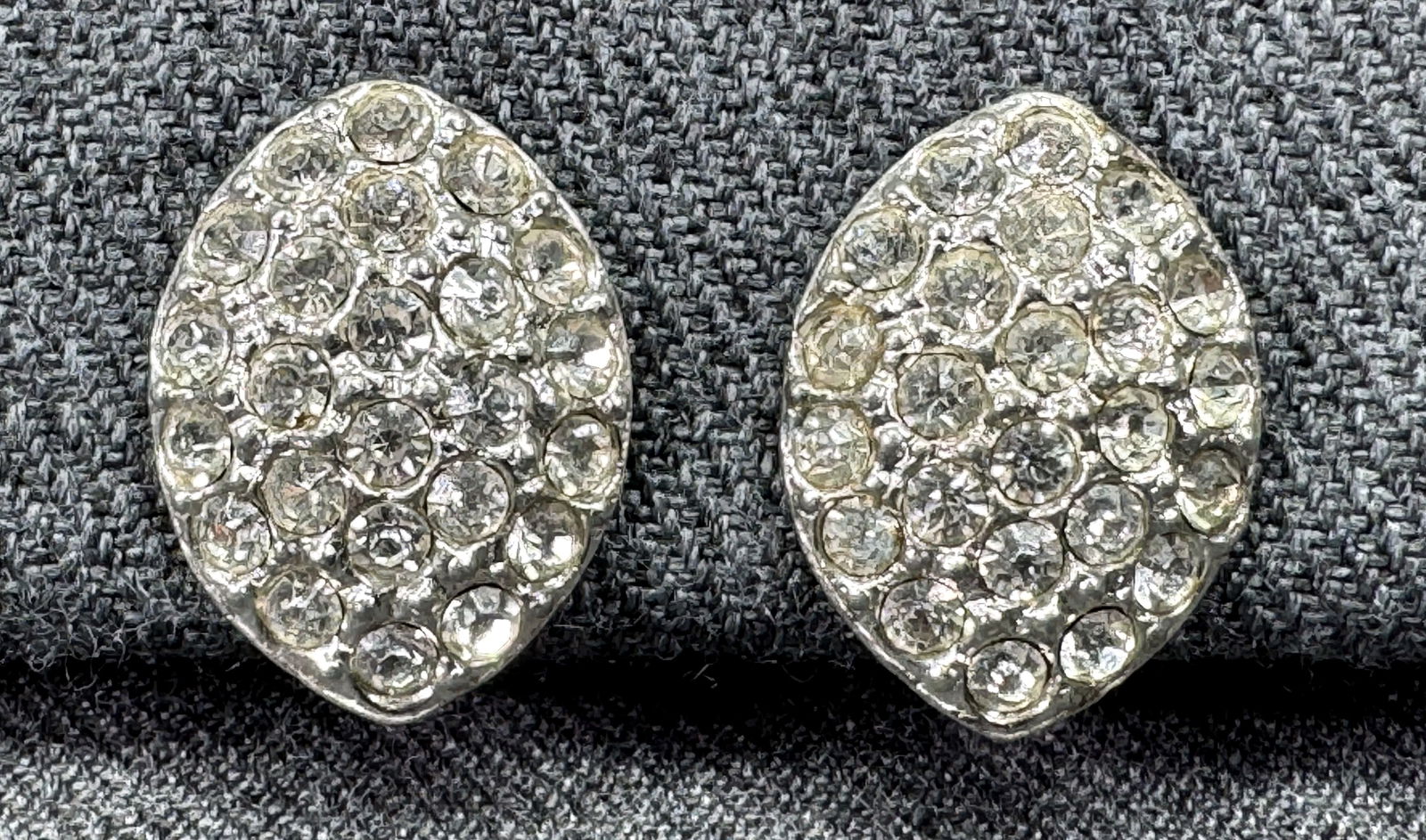 Antique art deco clear rhinestones silver-toned clip earrings #B: Antique art deco clear rhinestones silver-toned clip earrings. Unmarked. For measures please refer to the pictures taken with a measuring tape. Weight: 9 Grams. IN HOUSE FLAT SHIPPING & HANDLING COST