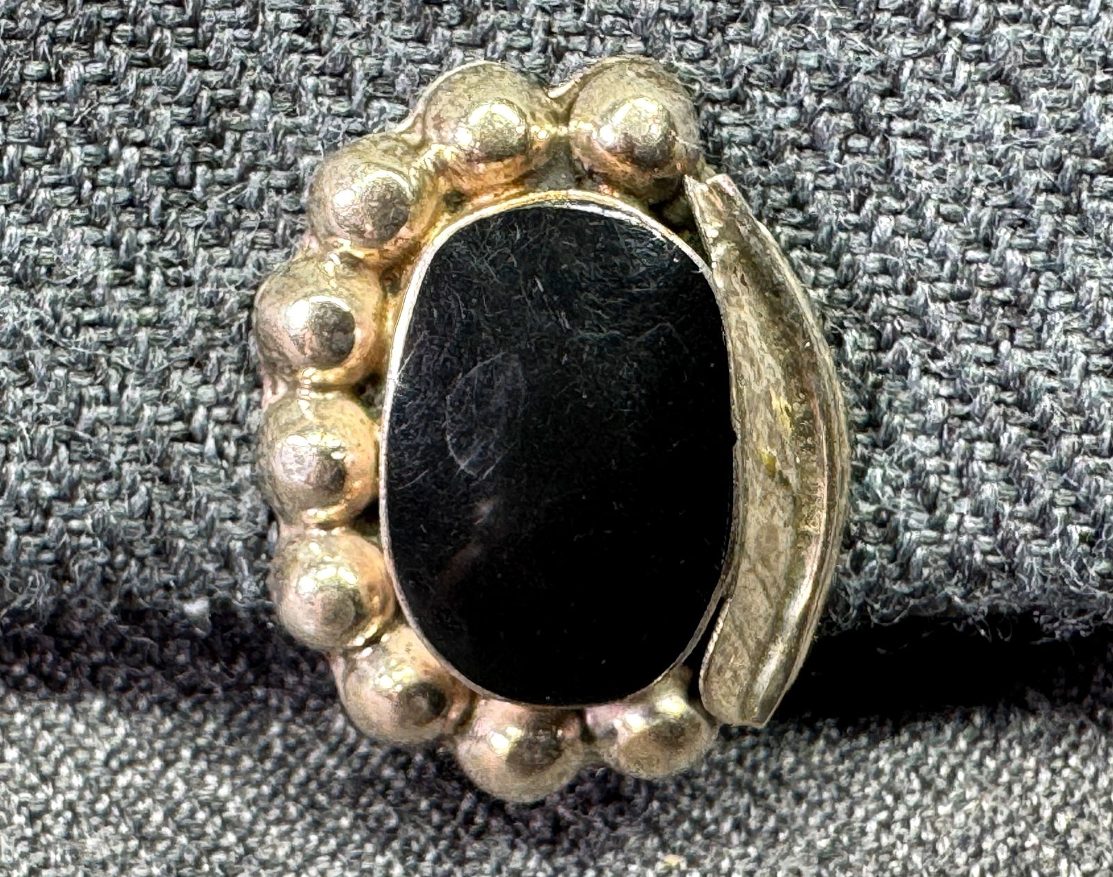 Vintage Mexican TR-60 black enamel sterling silver floralia single stud earring #B: Vintage Mexican TR-60 black enamel sterling silver floralia single stud earring . Marked 925 TR-60 Mexico. For measures please refer to the pictures taken with a measuring tape. Weight: 2.31 Grams. IN