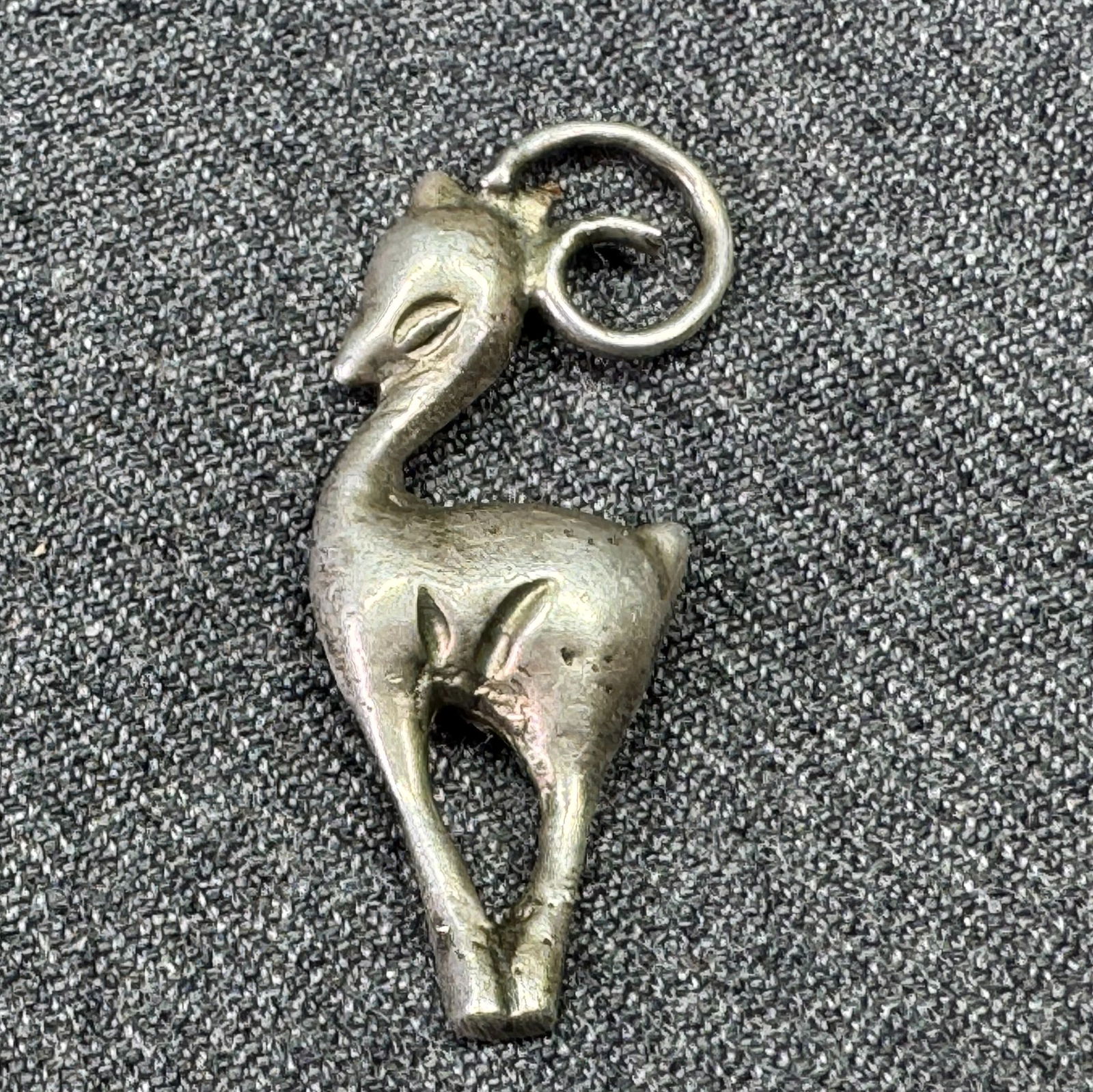 Vintage MCM deer sterling silver Solo screw back earring for repair #B: Vintage MCM deer sterling silver Solo screw back earring for repair. Marked Sterling. For measures please refer to the pictures taken with a measuring tape. Weight: 6.85 Grams. IN HOUSE FLAT SHIPPING