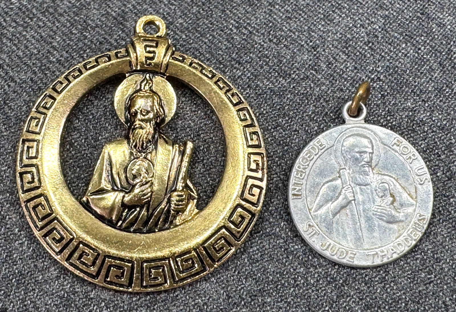 Vintage assorted Saint Jude Medals. The Gold-toned marked Italy: Vintage assorted Saint Jude Medals. The Gold-toned marked Italy, the other one is unmarked . For measures please refer to the pictures taken with a measuring tape. Weight: 4 Grams. IN HOUSE FLAT SHIPP