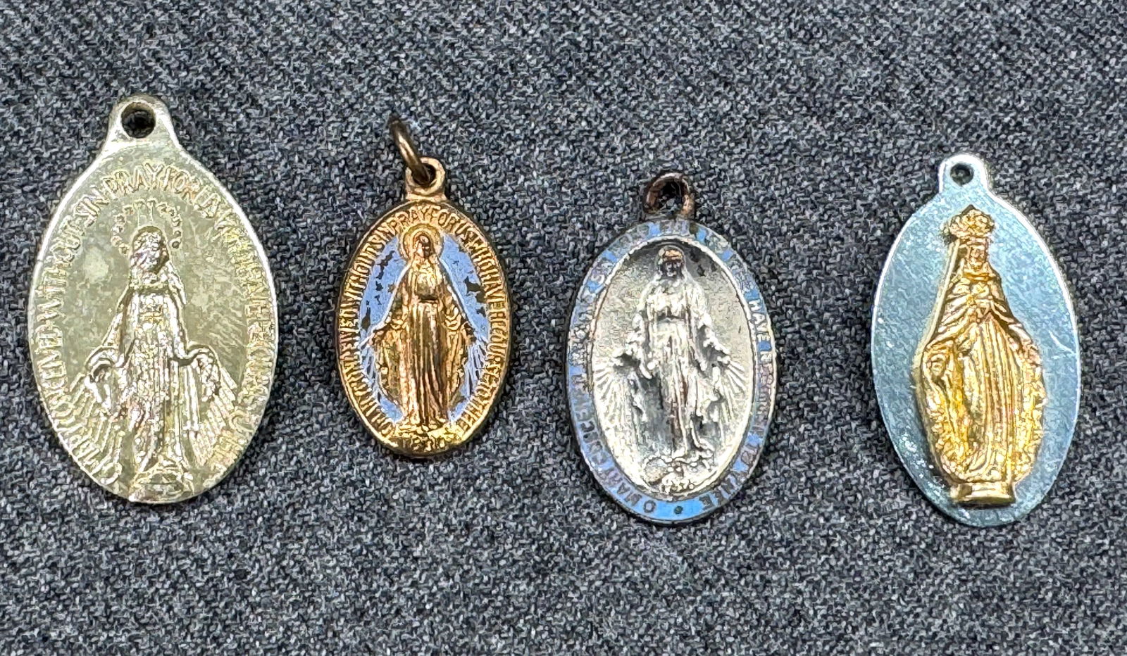 Vintage assorted Saint Mary Medals.: Vintage assorted Saint Mary Medals. Unmarked . For measures please refer to the pictures taken with a measuring tape. Weight: 5 Grams. IN HOUSE FLAT SHIPPING & HANDLING COST WITHIN ALL THE U.S. : $7 T