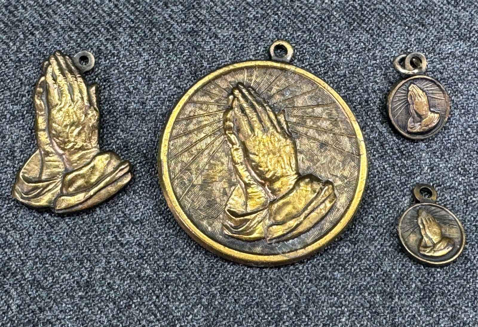 Vintage assorted Serenity & other Prayer Hands Medals.: Vintage assorted Serenity & other Prayer Hands Medals.. Unmarked . For measures please refer to the pictures taken with a measuring tape. Weight: 5 Grams. IN HOUSE FLAT SHIPPING & HANDLING COST WITHIN
