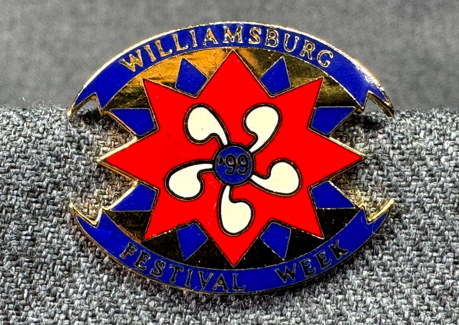 Vintage 1999 Williamsburg Festival Week enamel gold-toned lapel pin *b: Vintage 1999 Williamsburg Festival Week enamel gold-toned lapel pin. For measures please refer to the pictures taken with a measuring tape. Weight: 7 Grams. IN HOUSE FLAT SHIPPING & HANDLING COST WITH