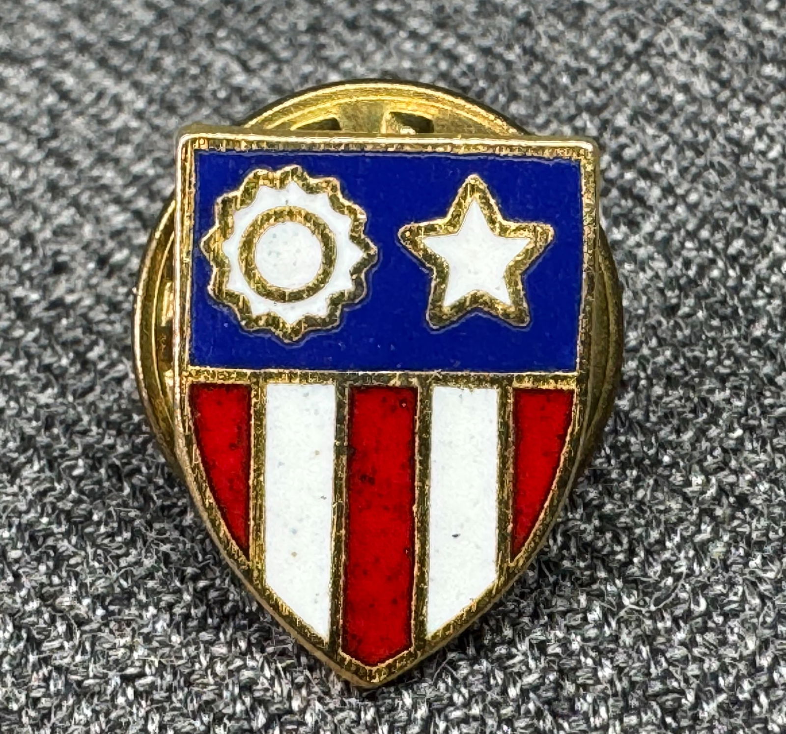 Vintage WWII USAAF CBI Theater Patch Type DI lapel pin. *b: Vintage WWII USAAF CBI Theater Patch Type DI lapel pin.Enamel gold-toned metal. Unmarked . For measures please refer to the pictures taken with a measuring tape. Weight: 2 Grams. IN HOUSE FLAT SHIPPIN