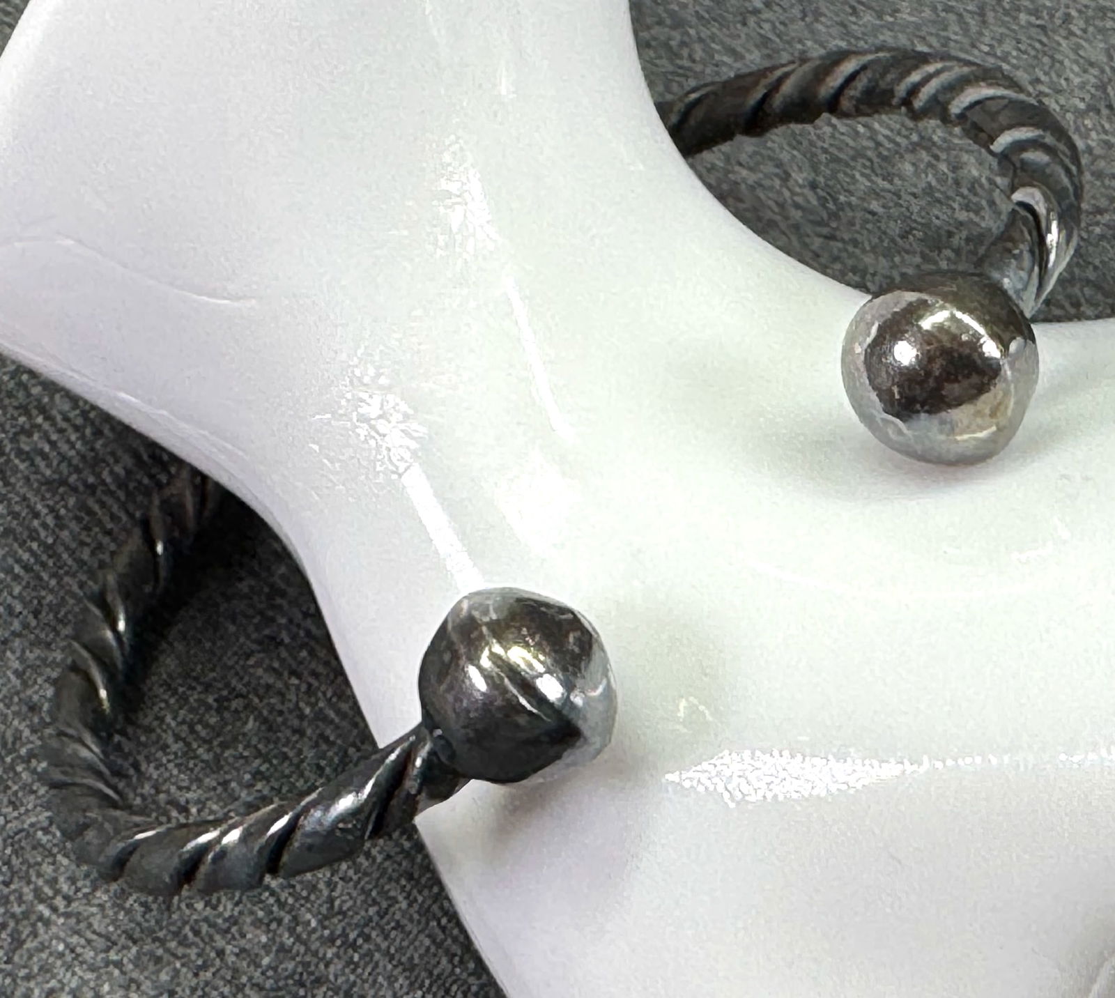 Twisted gunmetal color cuff bracelet *b: Twisted gunmetal color cuff bracelet. Unmarked. For measures please refer to the pictures taken with a measuring tape. Weight: 26 Grams. IN HOUSE FLAT SHIPPING & HANDLING COST WITHIN ALL THE U.S. : $7