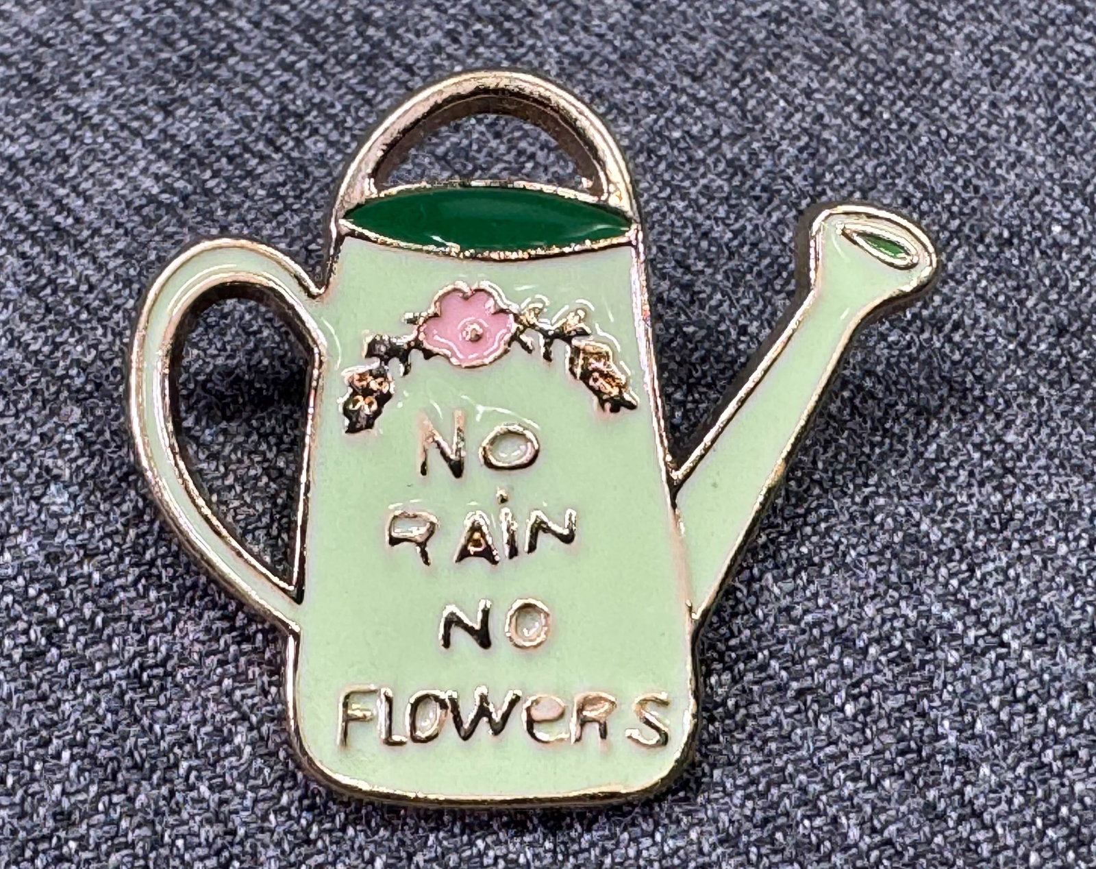 Vintage "No Rain No Flowers" enamel goldtoned watering can lapel pin. *b: Vintage "No Rain No Flowers" enamel goldtoned watering can lapel pin. . Unmarked. For measures please refer to the pictures taken with a measuring tape. Weight: 5 Grams. IN HOUSE FLAT SHIPPING & HANDL