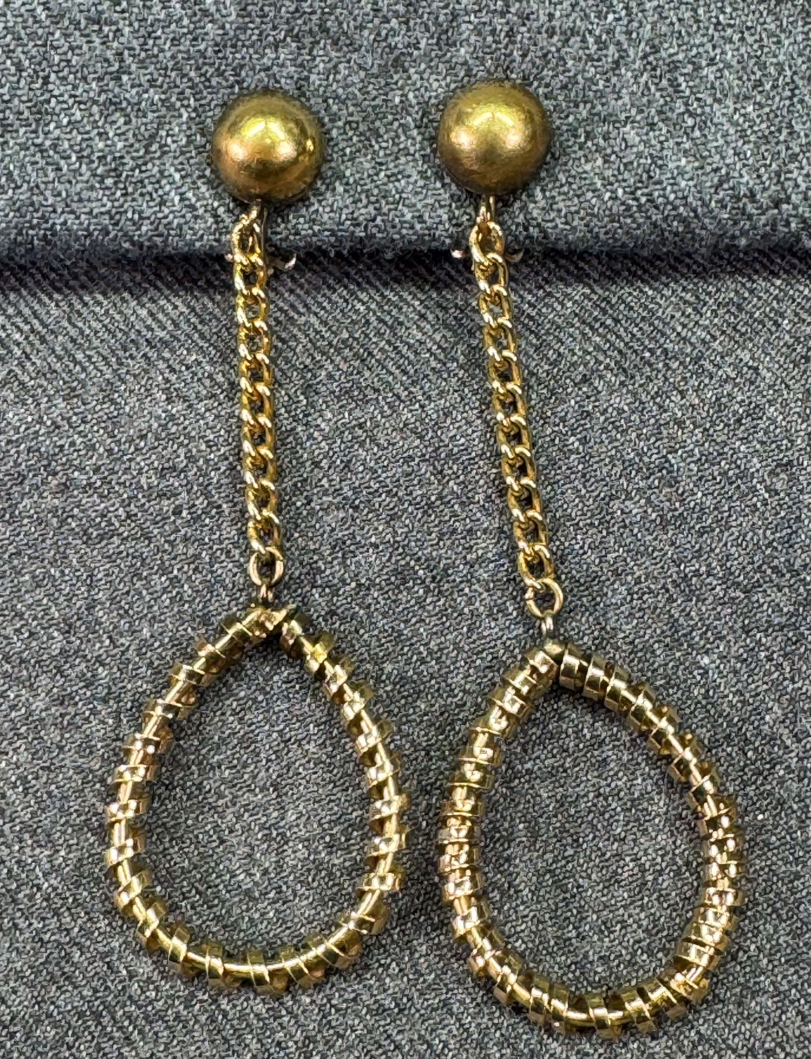 Vintage 12K gold-filled chandellier clip on earrings. *b: Artist calla Lily floral art glass sterling silver pendant. Marked 1/20 12K GF. For measures please refer to the pictures taken with a measuring tape. Weight: 8 Grams. IN HOUSE FLAT SHIPPING & HANDLIN