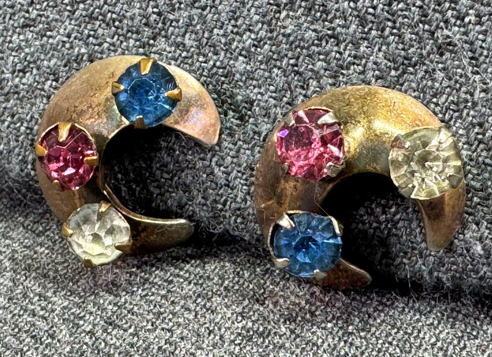 Vintage crystals gilt sterling crescent moon screw back earrings. *b: Vintage crystals gilt sterling crescent moon screw back earrings. Marked sterling. For measures please refer to the pictures taken with a measuring tape. Weight: 4.31 Grams. IN HOUSE FLAT SHIPPING & H