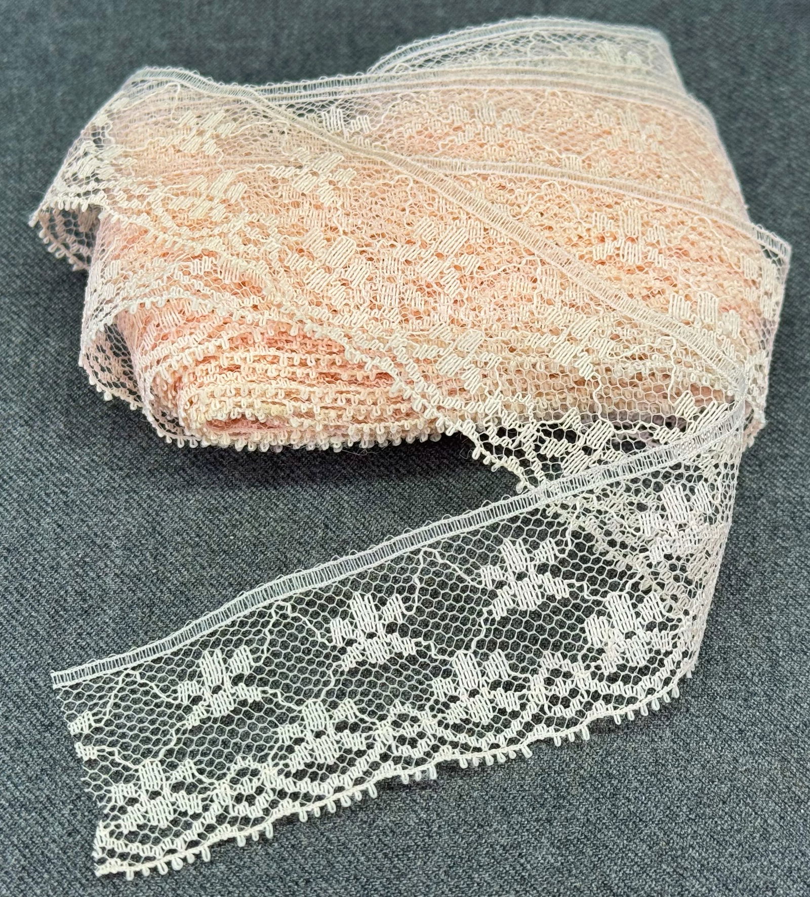 Vintage floral pink nylon lace trim. Unused. 6 1/2 yards long. *b: Vintage floral pink nylon lace trim. Unused. 6 1/2 yards long. For measures please refer to the pictures taken with a measuring tape. Weight: 13 Grams. IN HOUSE FLAT SHIPPING & HANDLING COST WITHIN AL