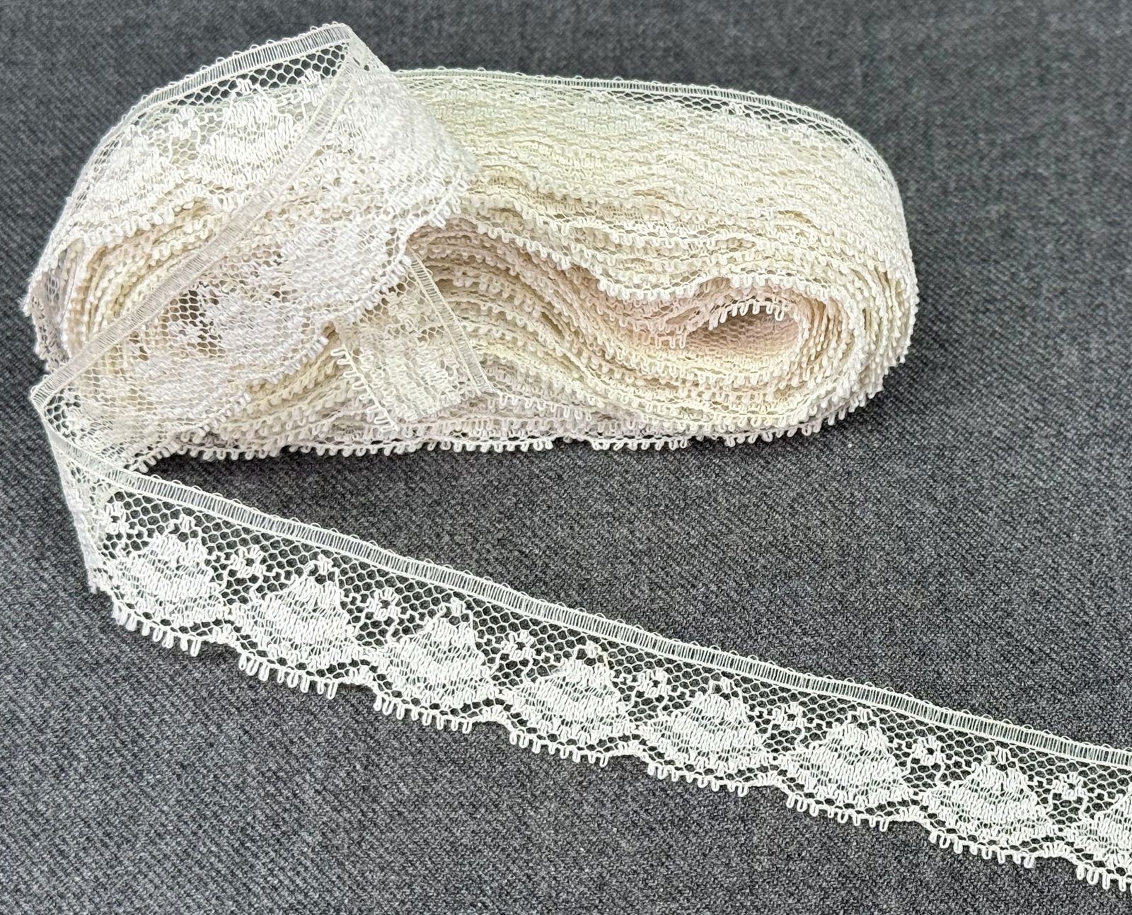 Vintage nylon lace trim. Unused. 5 yards long. *b: Vintage nylon lace trim. Unused. 5 yards long. For measures please refer to the pictures taken with a measuring tape. Weight: 9 Grams. IN HOUSE FLAT SHIPPING & HANDLING COST WITHIN ALL THE U.S. : $7 T