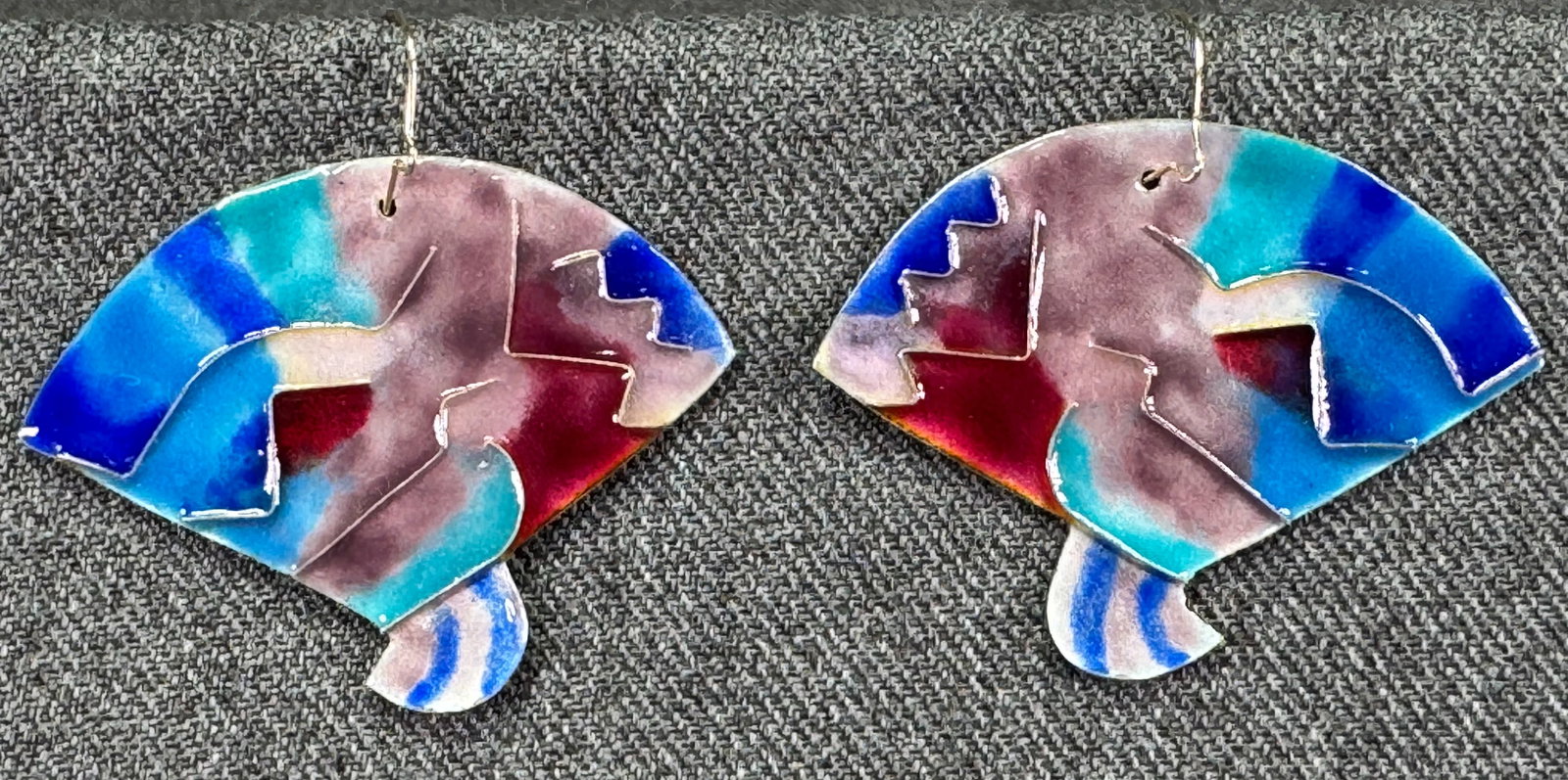 Vintage artsy hand painted enamel metal pierce earrings: IN HOUSE FLAT SHIPPING & HANDLING COST WITHIN ALL THE U.S. : $7 To bypass LiveShipping, and use our In-House shipping service for $7 or shipping combined for multiple lots, please select “Arrange Yo