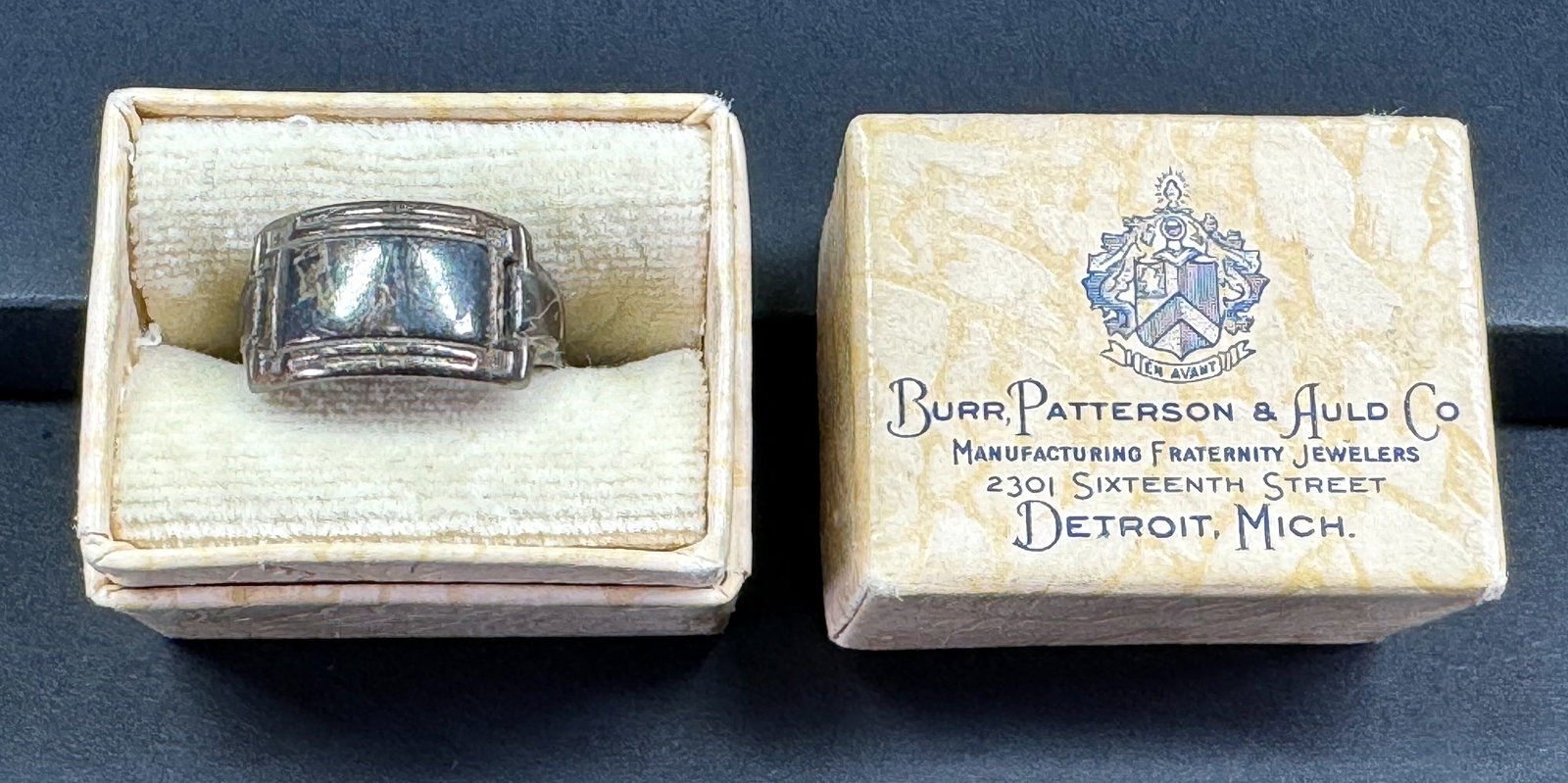 Antique blank monogram space sterling silver baby ring in original Cardboard box.: IN HOUSE FLAT SHIPPING & HANDLING COST WITHIN ALL THE U.S. : $7 To bypass LiveShipping, and use our In-House shipping service for $7 or shipping combined for multiple lots, please select “Arrange Yo