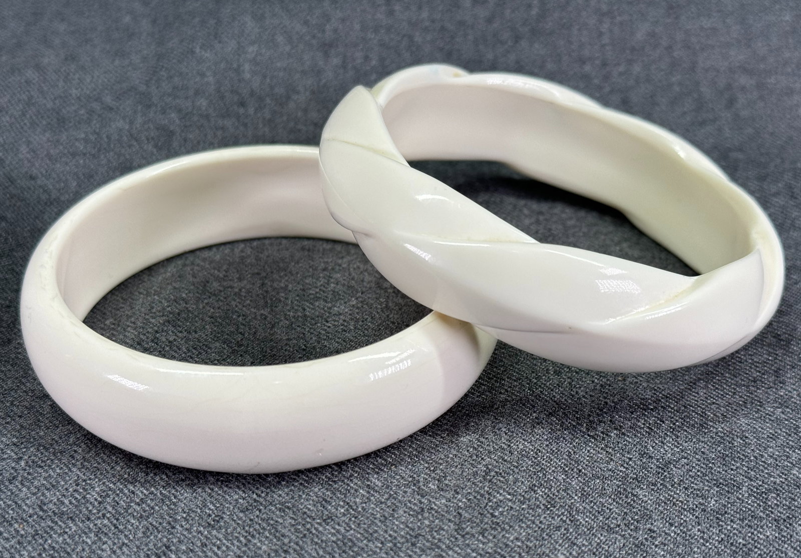 Vintage creamy white plastic bracelet bangles. Lot of 2 (1 of 12)