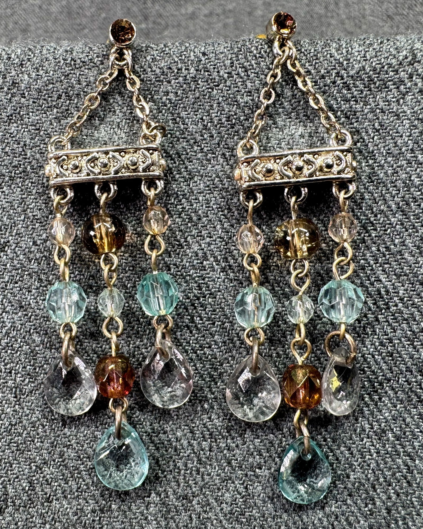 Vintage boho crystals silver-toned waterfall stud earrings. a: Vintage boho crystals silver-toned waterfall stud earrings. Unmarked. For measures please refer to the pictures taken with a measuring tape. Weight: 10 Grams. IN HOUSE FLAT SHIPPING & HANDLING COST WI