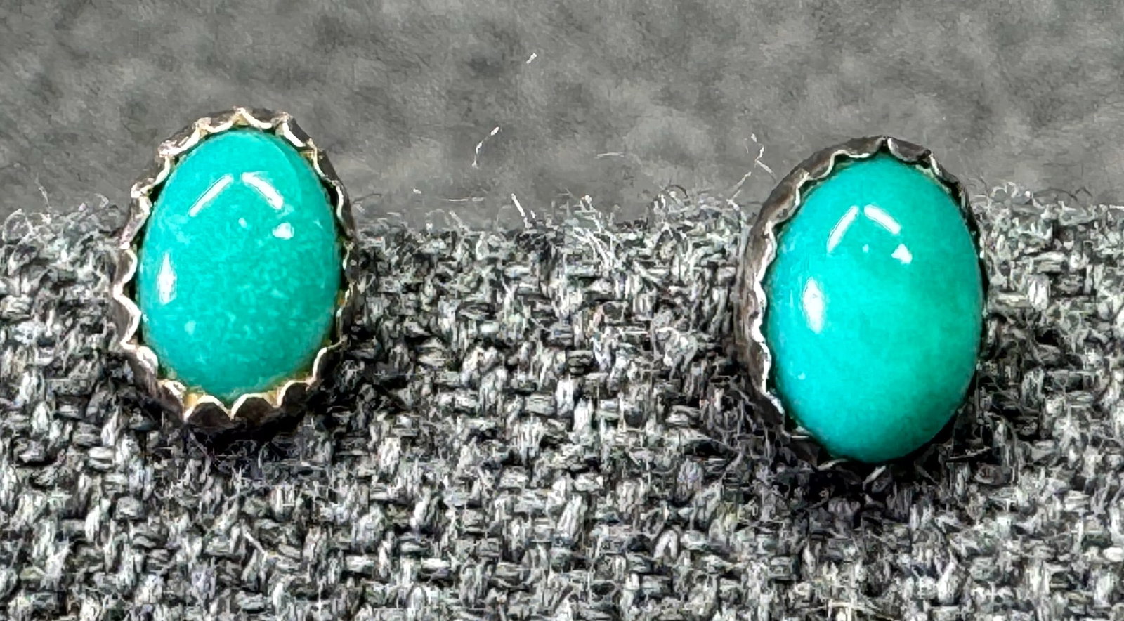 Vintage native american style snake eye gem silica sterling silver stud earrings *a: Vintage native american style snake eye gem silica sterling silver stud earrings. Unmarked. For measures please refer to the pictures taken with a measuring tape. Weight:0.78 Grams. IN HOUSE FLAT SHIP