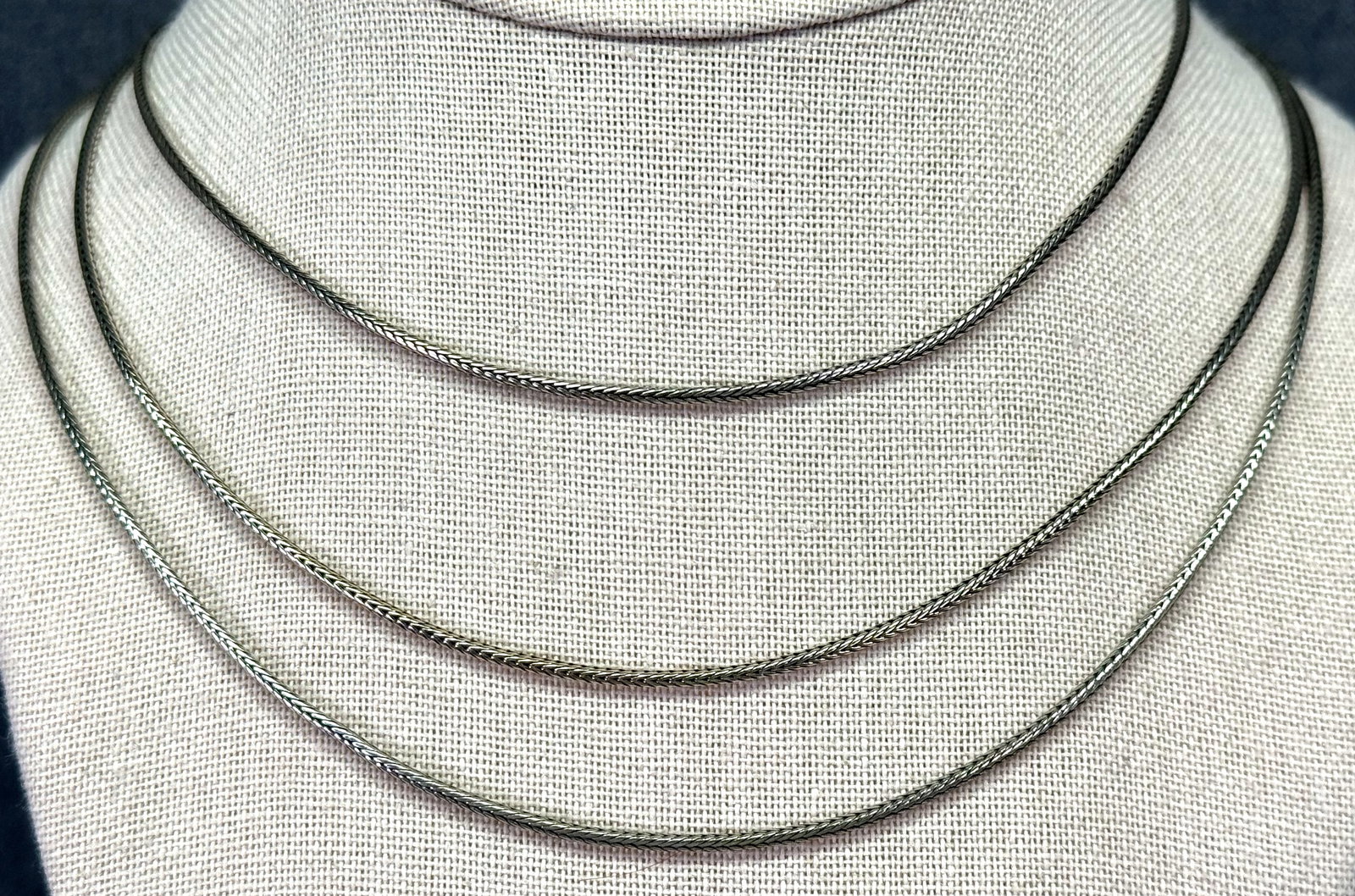 Vintage Brighton Rendezvous Retired Two Tone Layered Necklace #a: Vintage Brighton Rendezvous Retired Two Tone Layered Necklace. Marked. No pendants. Chain only. For measures please refer to the pictures taken with a measuring tape. Weight: 21 Grams. IN HOUSE FLAT S