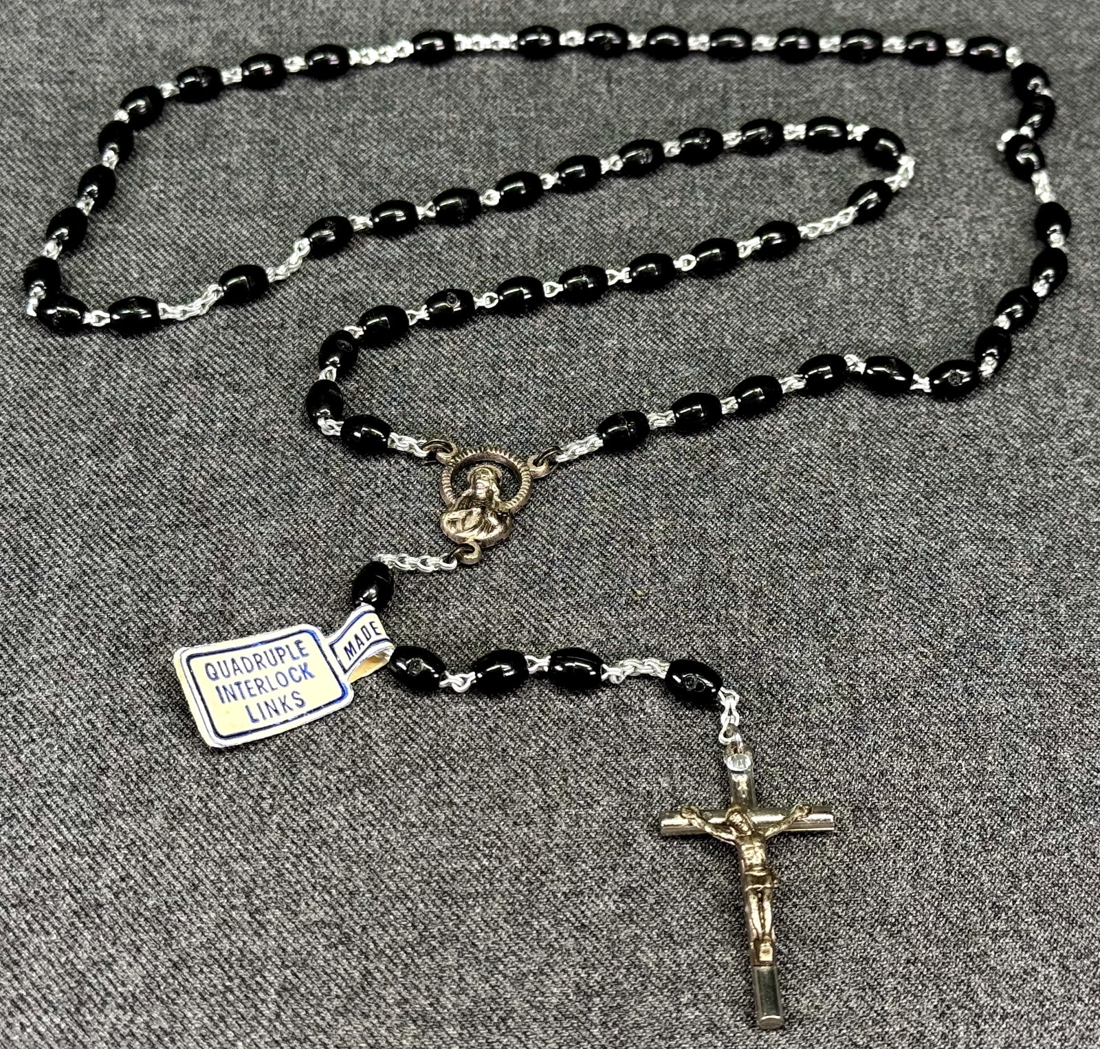 Vintage Italian black plastic silver-toned metal mourning rosary. #a: Vintage rhinestones pearly bead gold-toned clip on earrings. Paper label. Cross marked Italy. For measures please refer to the pictures taken with a measuring tape. Weight: 14 Grams. IN HOUSE FLAT SHI