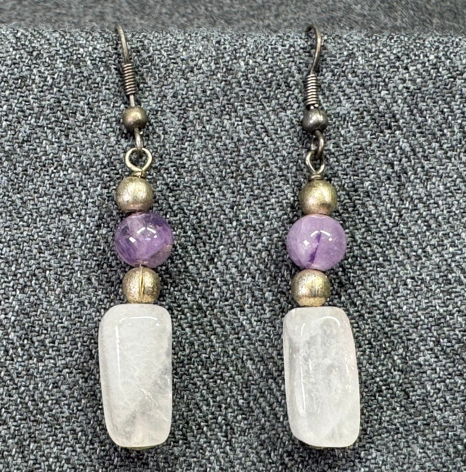 Vintage quartz & amethyst stone silver-toned beads hook earrings. *a: Vintage quartz & amethyst stone silver-toned beads hook earrings. Unmarked. For measures please refer to the pictures taken with a measuring tape. Weight: 7 Grams. IN HOUSE FLAT SHIPPING & HANDLING CO