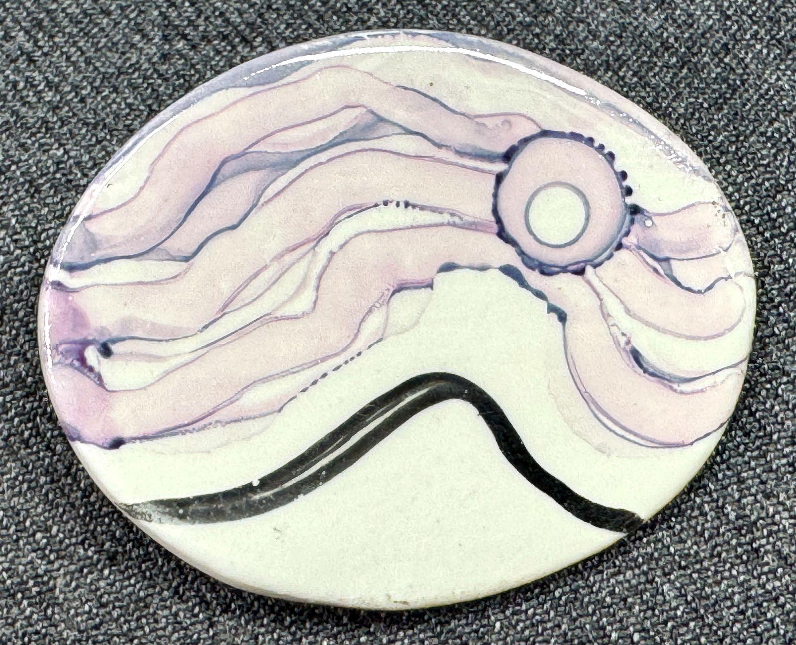 Vintage artsy hand painted pottery brooch pin. *a: Vintage artsy hand painted pottery brooch pin. Unmarked. For measures please refer to the pictures taken with a measuring tape. Weight: 4 Grams IN HOUSE FLAT SHIPPING & HANDLING COST WITHIN ALL THE U.