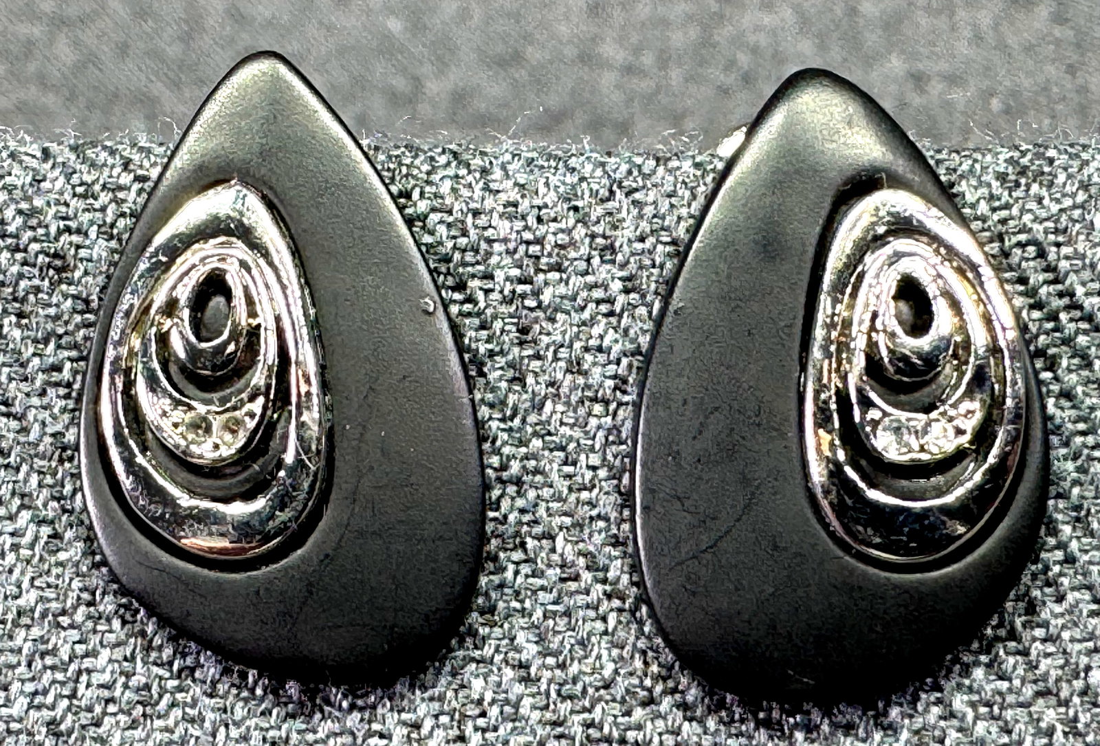 Vintage rhinestones silver-toned black enamel stud earrings #a: Vintage rhinestones silver-toned black enamel stud earrings Unmarked. For measures please refer to the pictures taken with a measuring tape. Weight: 7 Grams. IN HOUSE FLAT SHIPPING & HANDLING COST WIT