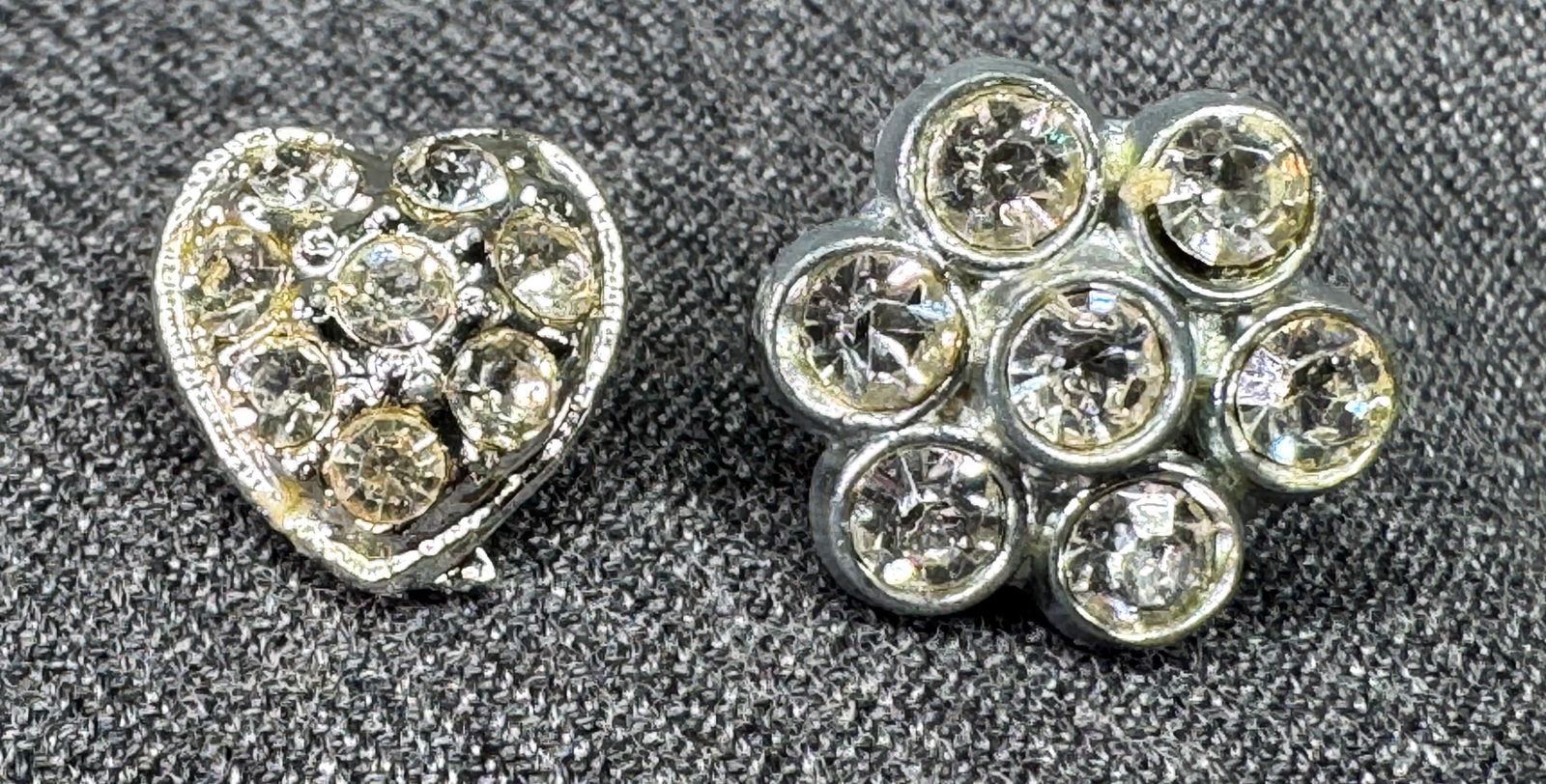 Vintage rhinestones silver-toned metal flower & heart lapel pins . #a: Vintage rhinestones silver-toned metal flower & heart lapel pins .Unmarked. For measures please refer to the pictures taken with a measuring tape. Weight:3 Grams. IN HOUSE FLAT SHIPPING & HANDLING COS