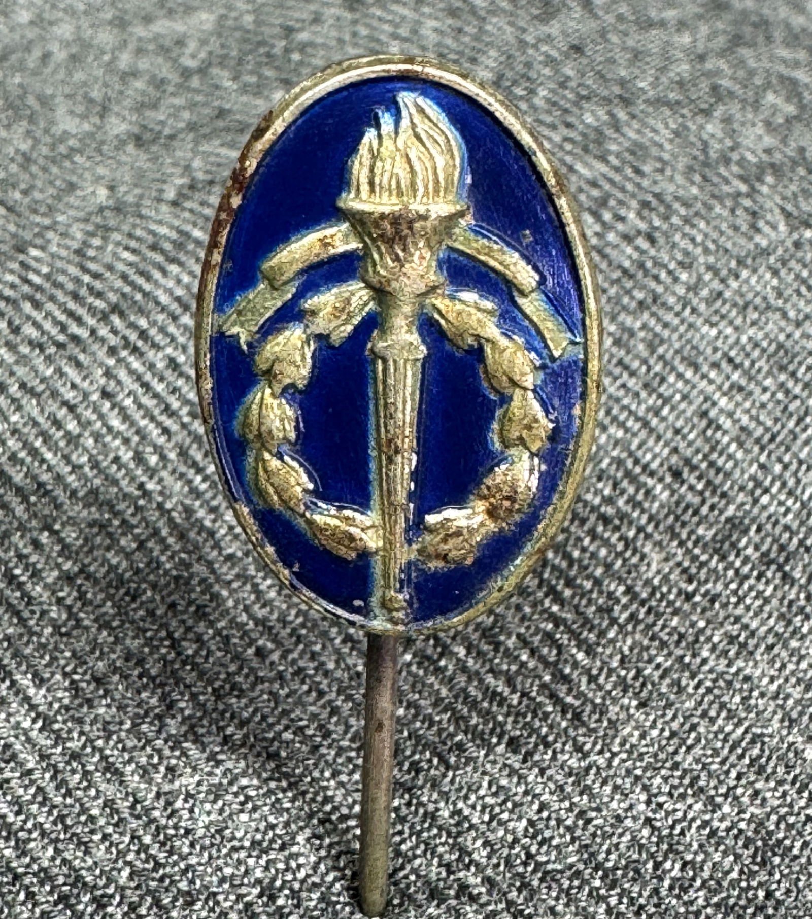 Antique Legacy Australia 2K enamel metal stick pin Marked Amor Sydney . *a: ViVintage clear rhinestones silver-toned bow brooch pin with a ring for a dangle . Unmarked. For measures please refer to the pictures taken with a measuring tape. Weight: 10 7Grams IN HOUSE FLAT SHIP