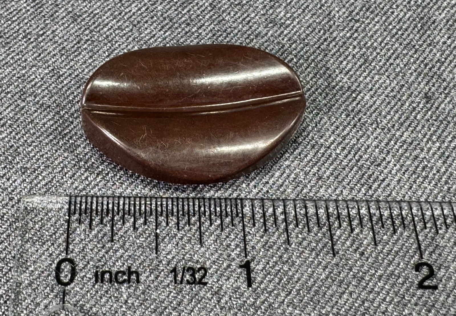 Vintage coffee bean shaped brown bakelite button - 4
