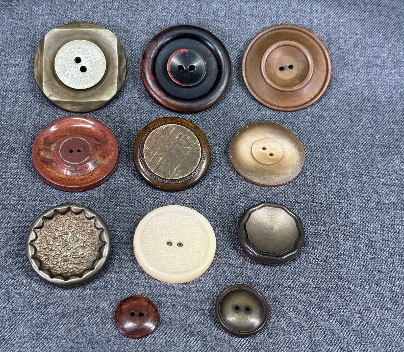 Antique assorted plastic, celluloid, galalith buttons. Lot of 11: IN HOUSE FLAT SHIPPING & HANDLING COST WITHIN ALL THE U.S. : $7 To bypass LiveShipping, and use our In-House shipping service for $7 or shipping combined for multiple lots, please select