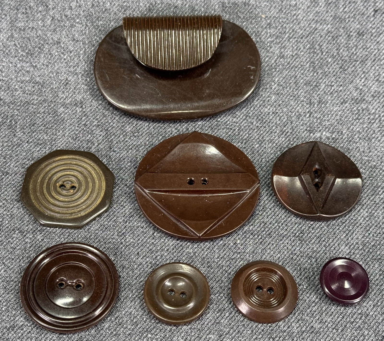 Antique assorted brown bakelite, celluloid buttons & belt buckle: IN HOUSE FLAT SHIPPING & HANDLING COST WITHIN ALL THE U.S. : $7 To bypass LiveShipping, and use our In-House shipping service for $7 or shipping combined for multiple lots, please select “Arrange Yo