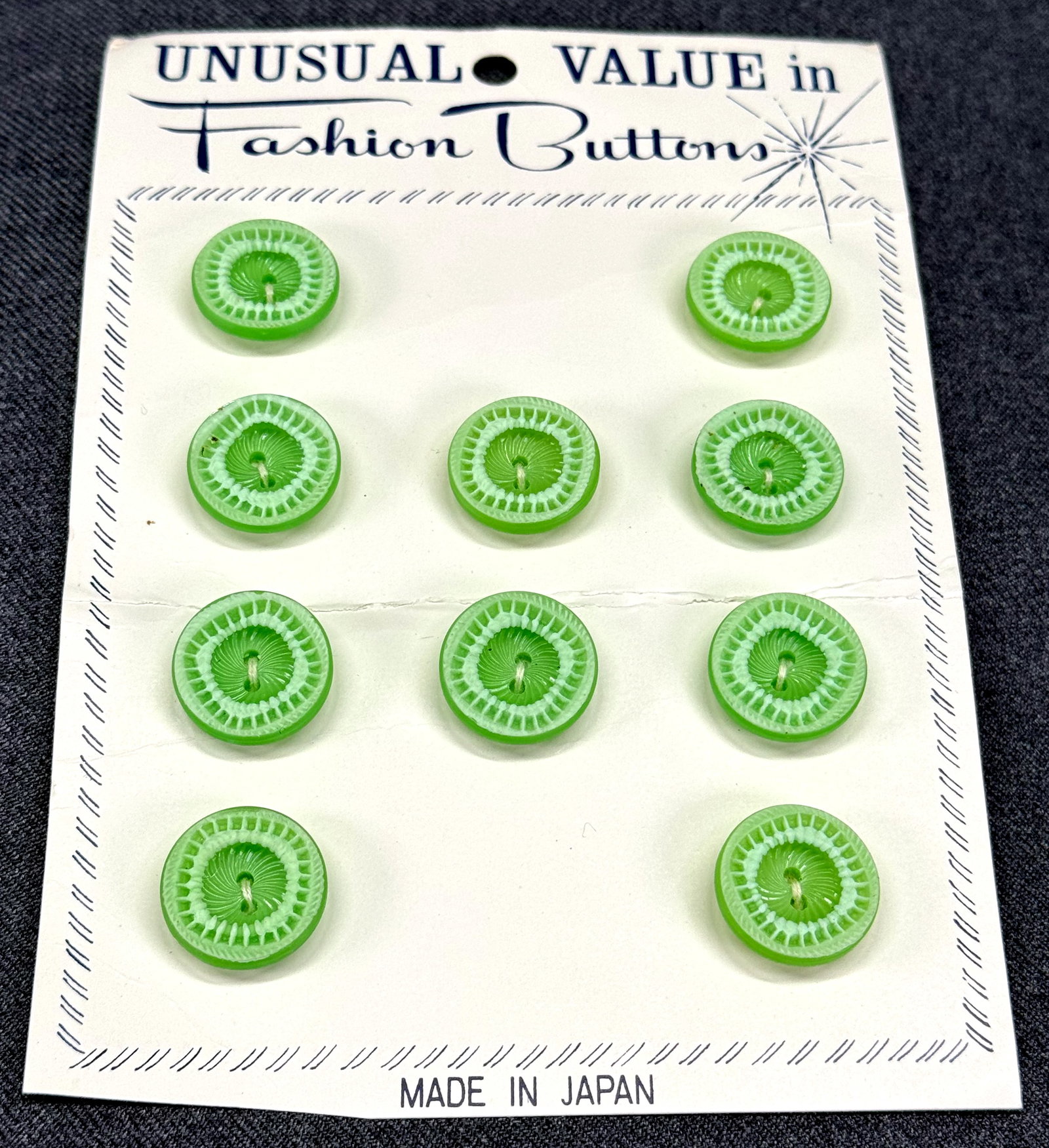 Vintage green fluo assorted plastic buttons. Lot of 10. Unused in card. #a: Vintage green fluo assorted plastic buttons. Lot of 10. Unused in card. Unmarked . For measures please refer to the pictures taken with a measuring tape. Weight:25 Grams IN HOUSE FLAT SHIPPING & HANDL