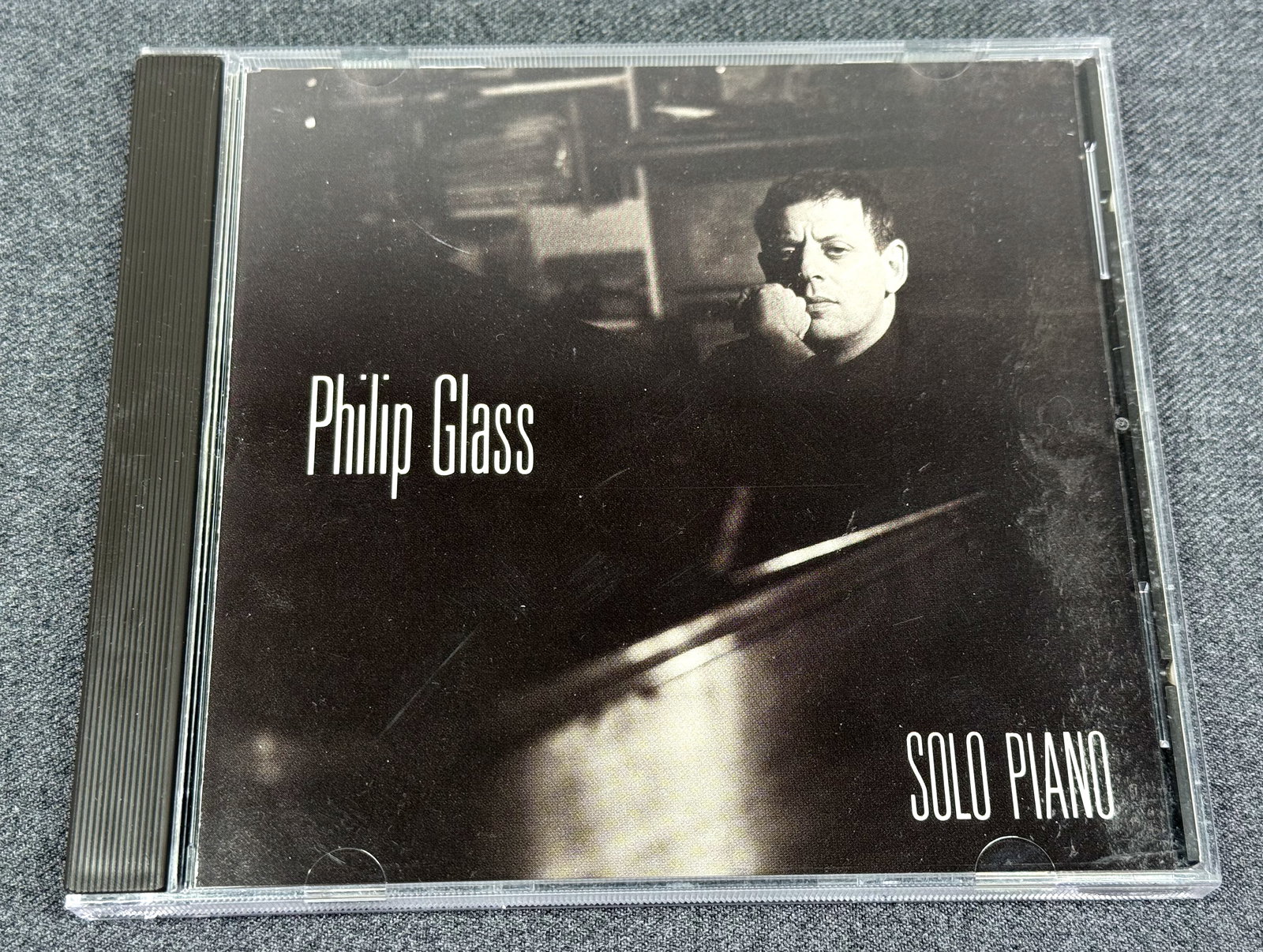 1989 Philip Glass: Solo Piano CD: 1989 Philip Glass: Solo Piano CD. For measures please refer to the pictures taken with a measuring tape. IN HOUSE FLAT SHIPPING & HANDLING COST WITHIN ALL THE U.S. : $ 7 To bypass LiveShipping, and us