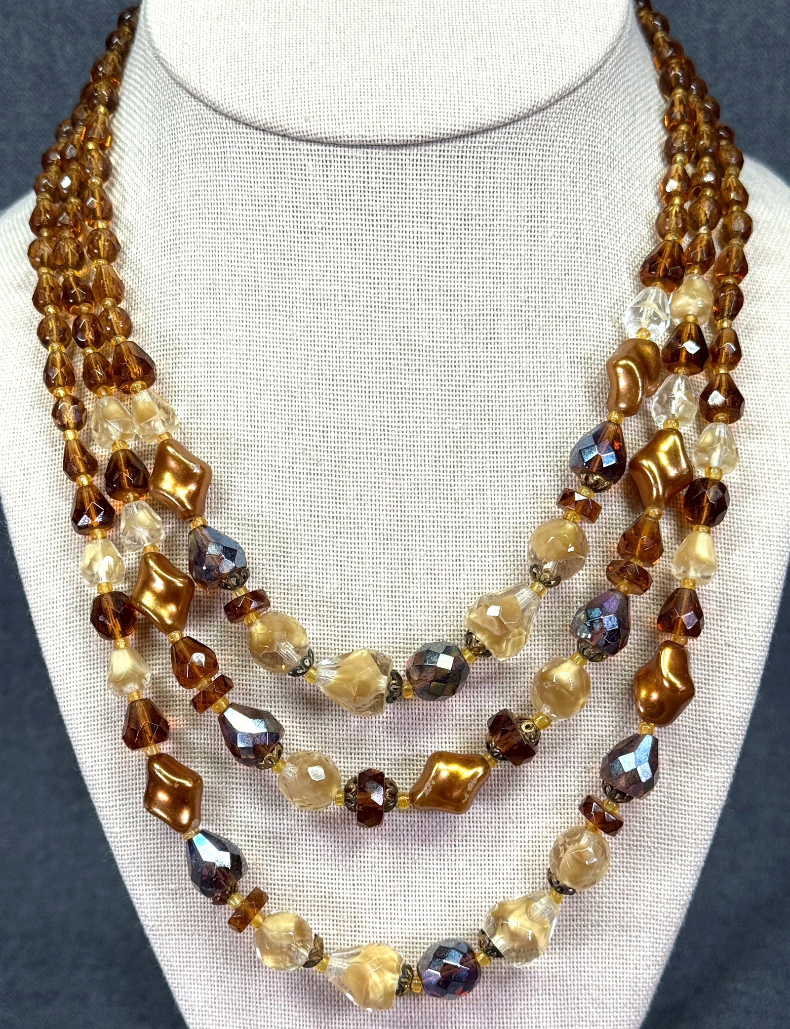 Vintage fall colors crystals, pearly & glass 3 strands bib necklace *c: Vintage fall colors crystals, pearly & glass 3 strands bib necklace. For measures please refer to the pictures taken with a measuring tape. Weight: 80 Grams. IN HOUSE FLAT SHIPPING & HANDLING COST WIT