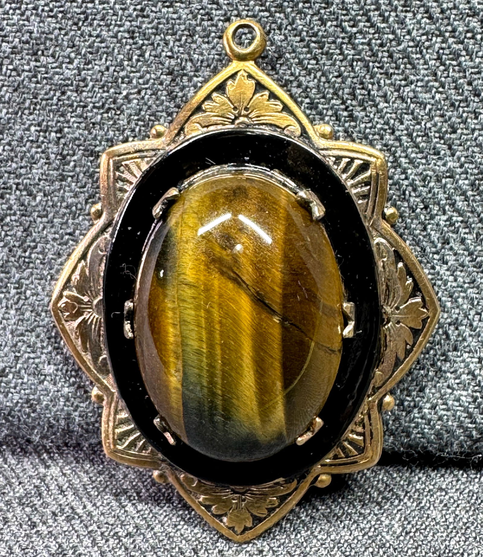 Vintage tiger eye stone black enamel gold-toned locket pendant *c: Vintage tiger eye stone black enamel gold-toned locket pendant. Unmarked. For measures please refer to the pictures taken with a measuring tape. Weight: 19 Grams. IN HOUSE FLAT SHIPPING & HANDLING COS