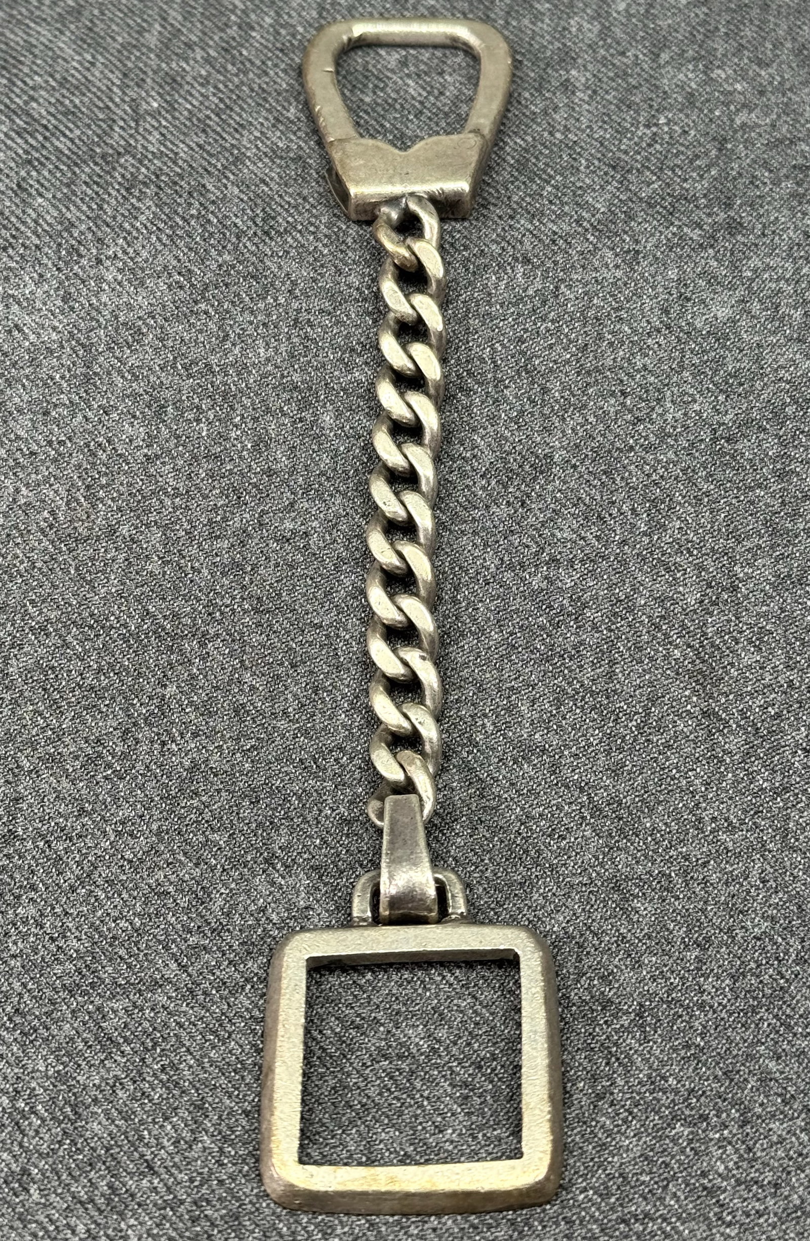 Vintage MCM Antonio Belgiorno sterling silver key chain *c: Vintage MCM Antonio Belgiorno sterling silver key chain. Marked. For measures please refer to the pictures taken with a measuring tape. Weight:26.84 Grams. IN HOUSE FLAT SHIPPING & HANDLING COST WITHI