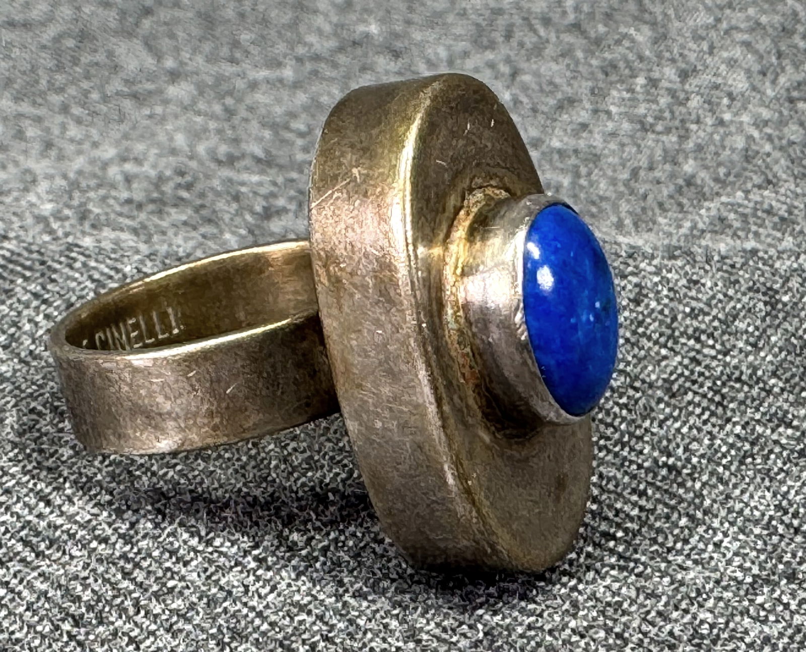 Vintage MCM F Cinelli 925 lapis lazuli sterling silver ring *c: Vintage MCM F Cinelli 925 lapis lazuli sterling silver ring . Marked. For measures please refer to the pictures taken with a measuring tape. Weight: 9.52 Grams. IN HOUSE FLAT SHIPPING & HANDLING COST