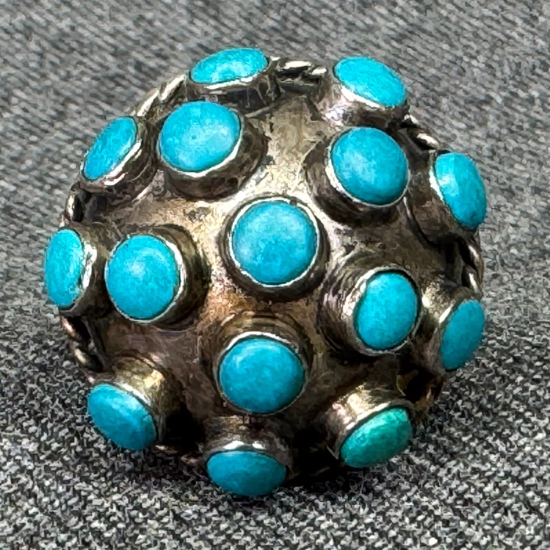 Vintage MCM J.S.C. turquoise 925 sterling silver sputnik atomic adjustable ring *c: Vintage MCM J.S.C. turquoise 925 sterling silver sputnik atomic adjustable ring . Marked. For measures please refer to the pictures taken with a measuring tape. Weight: 42 Grams. IN HOUSE FLAT SHIPPIN
