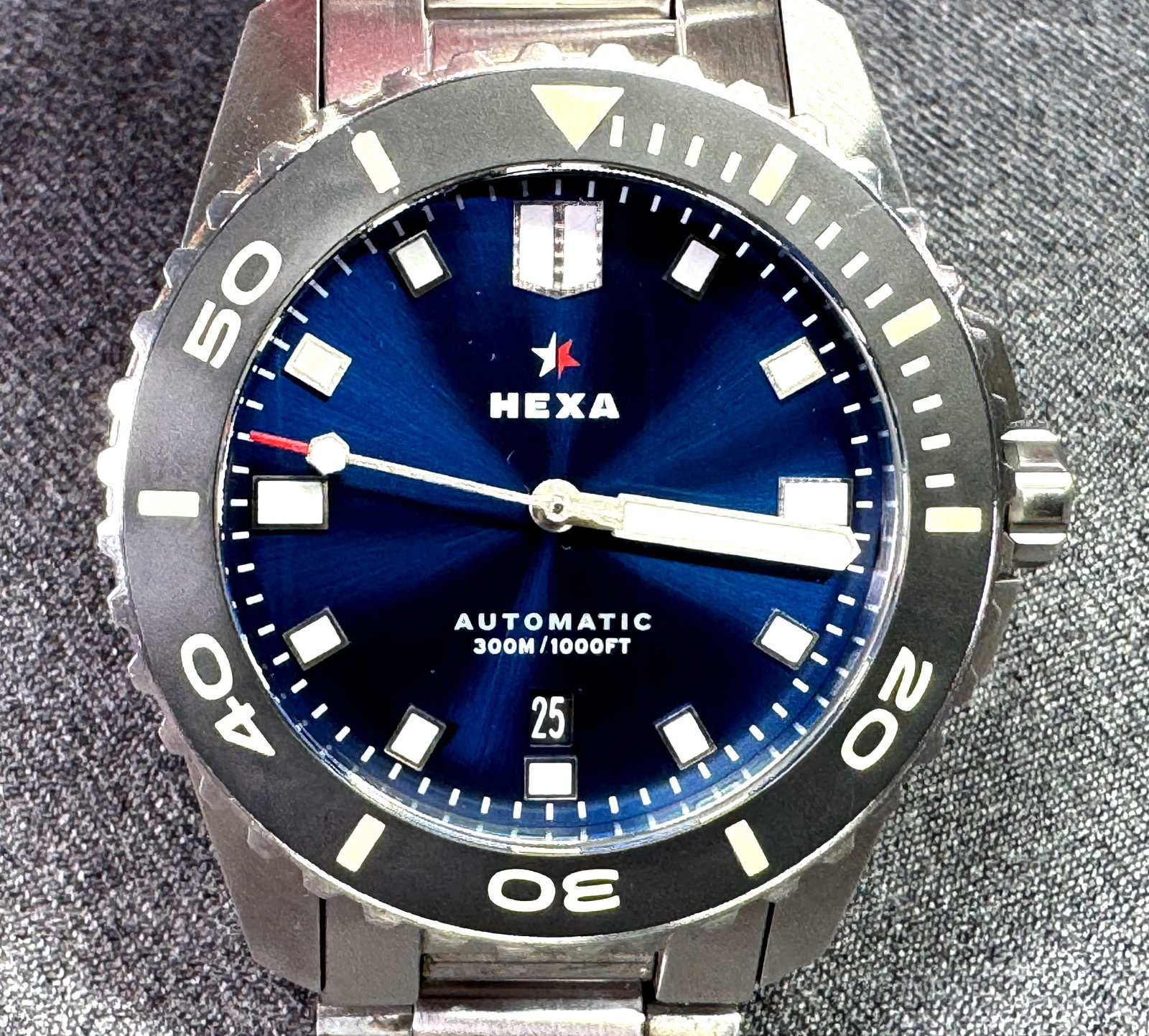 Hexa Osprey Automatic Watch. *c: Hexa Osprey Automatic Watch Japan Miyota 9015 automatic movement. Sapphire crystal. Unidirectional rotating ceramic bezel. Screw in crown. BGW Super-Luminova on dial, hands and markers. Stainless stee