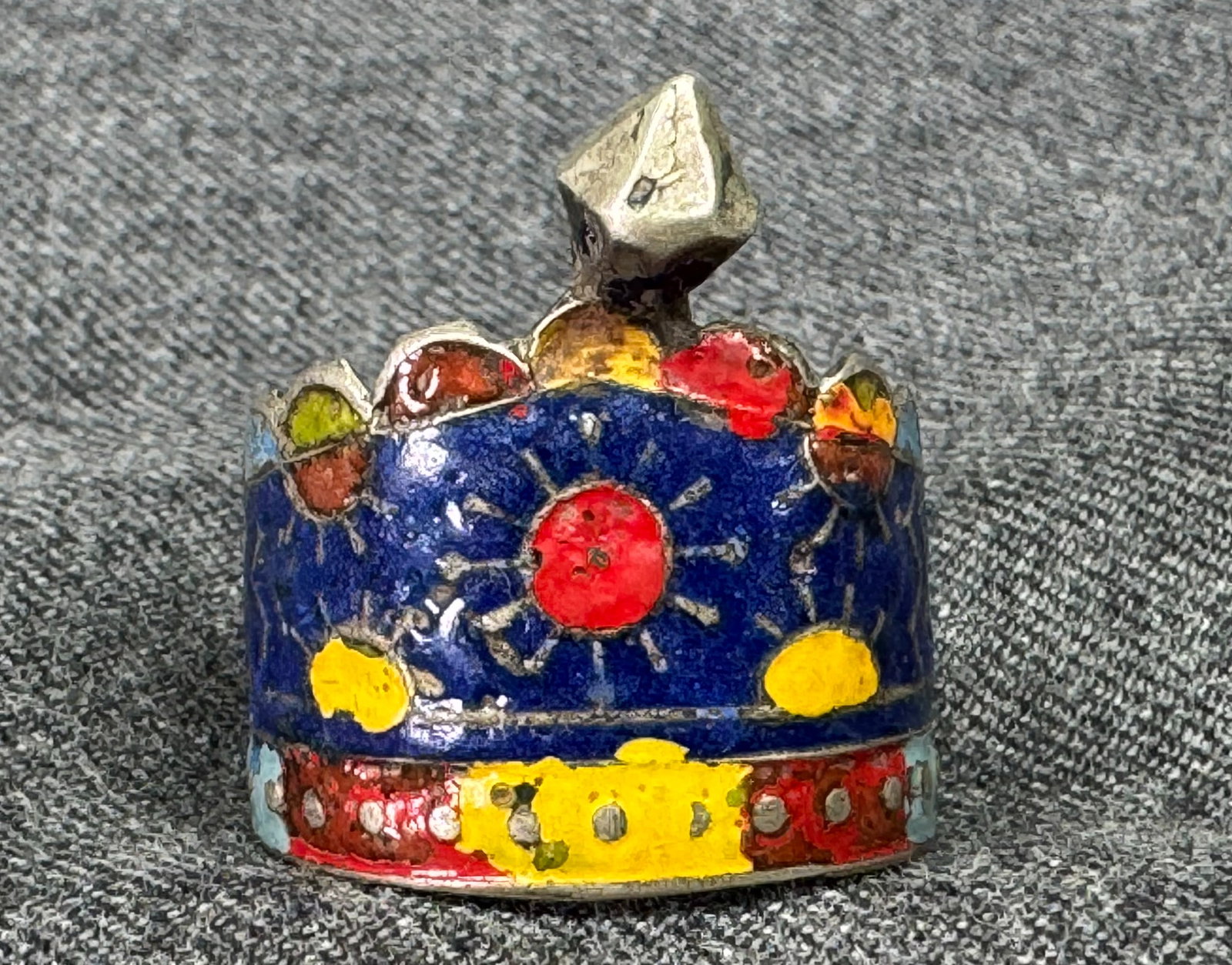 Vintage Pakistani tribal enamel silver Ring: Vintage Pakistani tribal enamel silver Ring. Unmarked. For measures please refer to the pictures taken with a measuring tape. Weight: 7.80 Grams IN HOUSE FLAT SHIPPING & HANDLING COST WITHIN ALL THE U