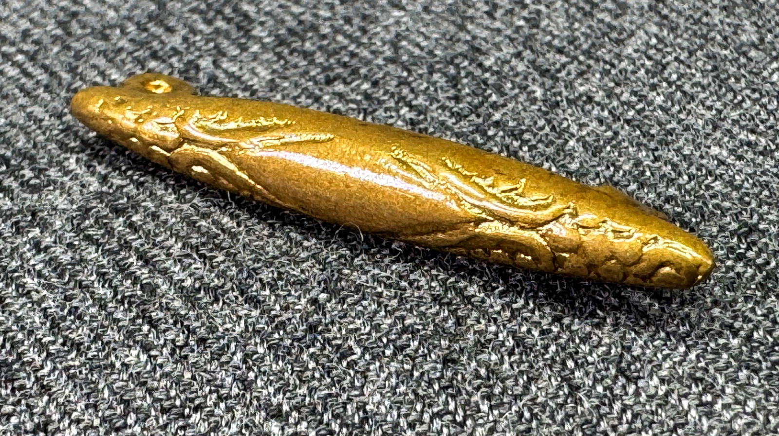 Antique gold-toned lingerie brooch pin. *c (1 of 4)