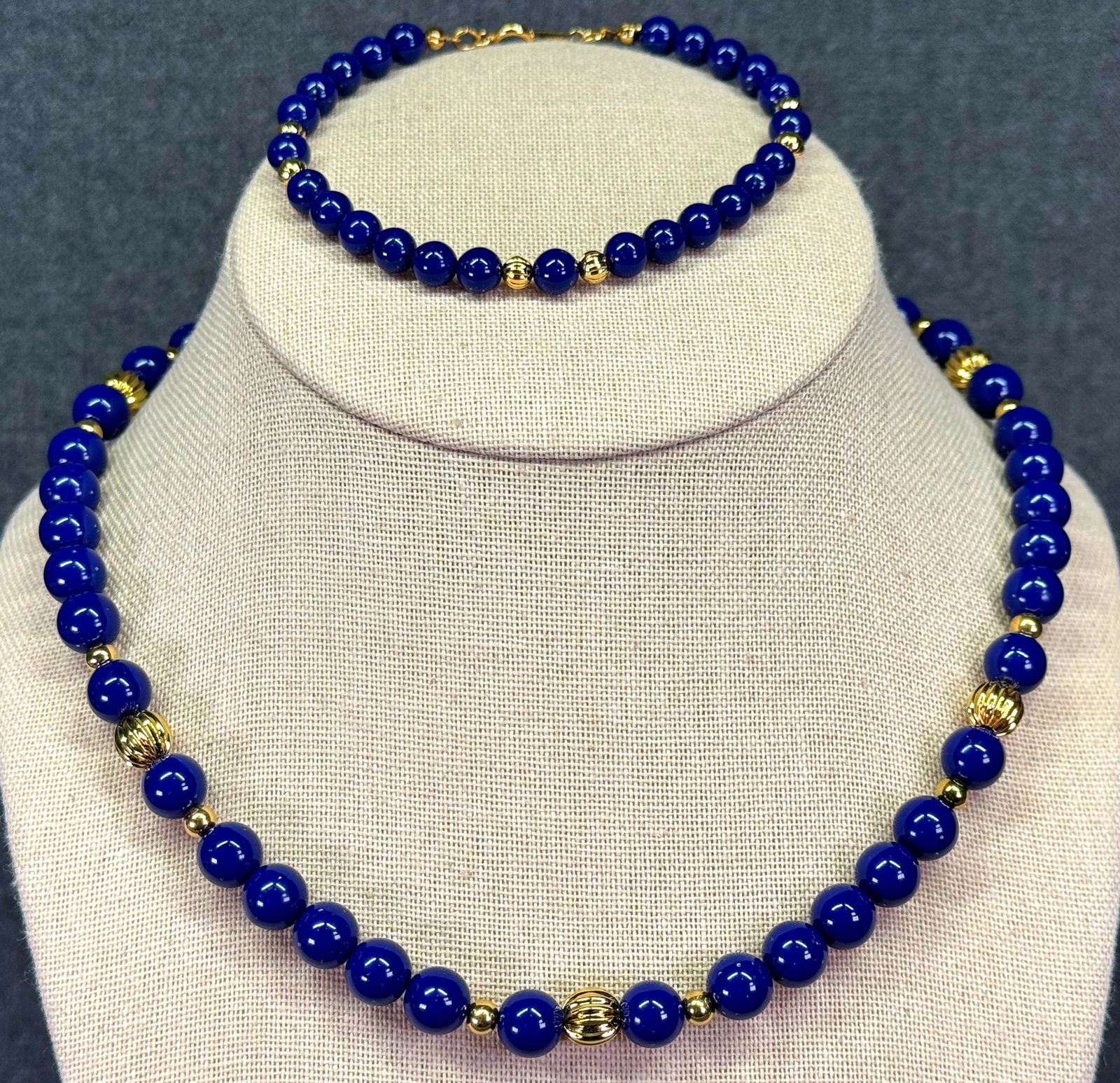 Vintage Avon 1985 Lapis Blue Reflections necklace & bracelet. *c: Vintage Avon 1985 Lapis Blue Reflections necklace & bracelet. Marked. For measures please refer to the pictures taken with a measuring tape. Weight: 22 Grams IN HOUSE FLAT SHIPPING & HANDLING COST WIT