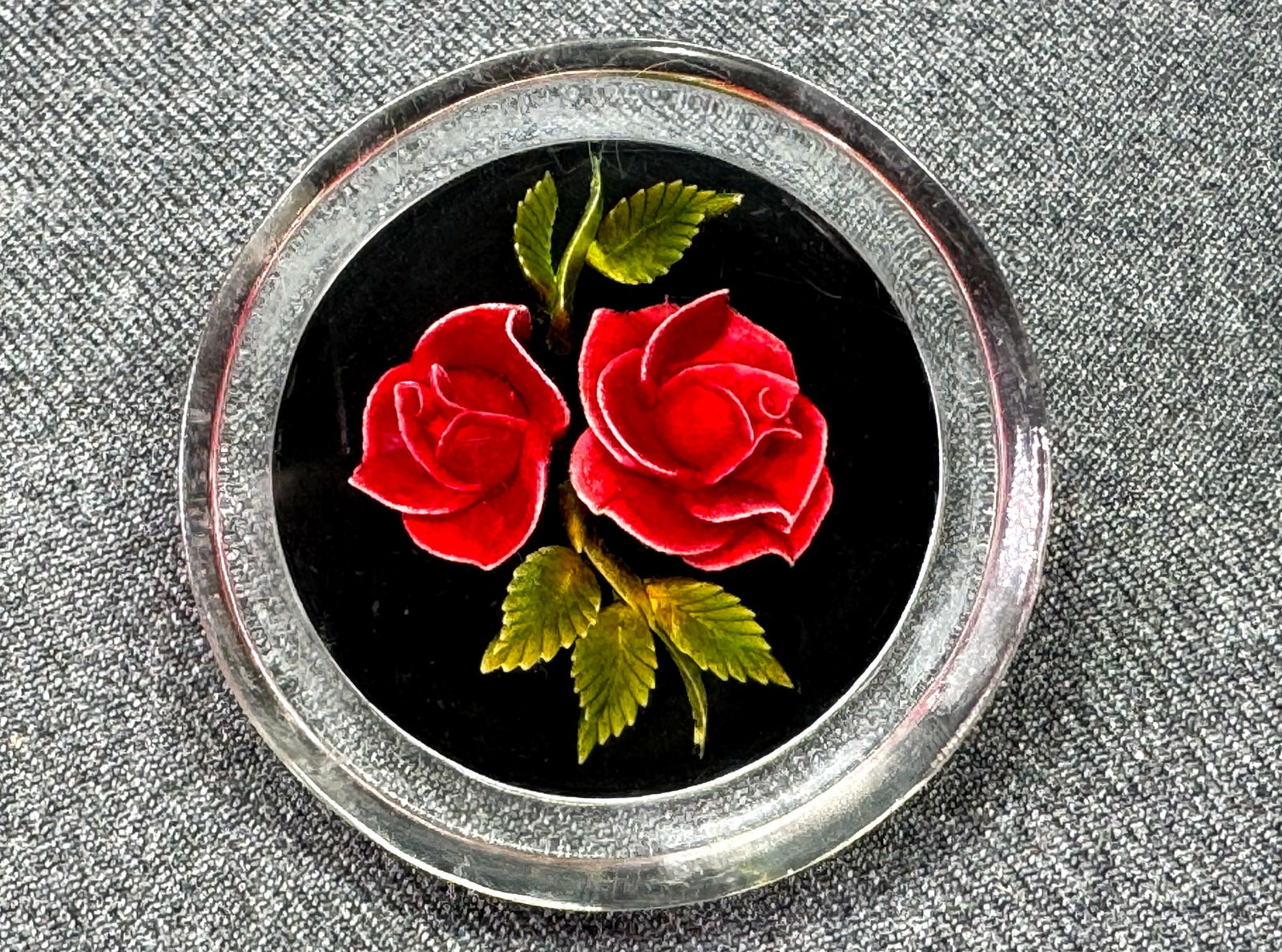 Vintage reversed carved painted floral lucite brooch pin. *c: Vintage reversed carved painted floral lucite brooch pin. Unmarked. For measures please refer to the pictures taken with a measuring tape. Weight: 22 Grams IN HOUSE FLAT SHIPPING & HANDLING COST WITHI
