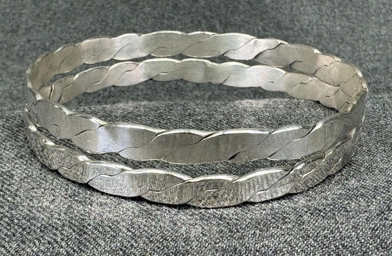 Vintage Mexican Metales flattened rope silver-toned bracelet bangles. Lot of 2. *c (1 of 6)