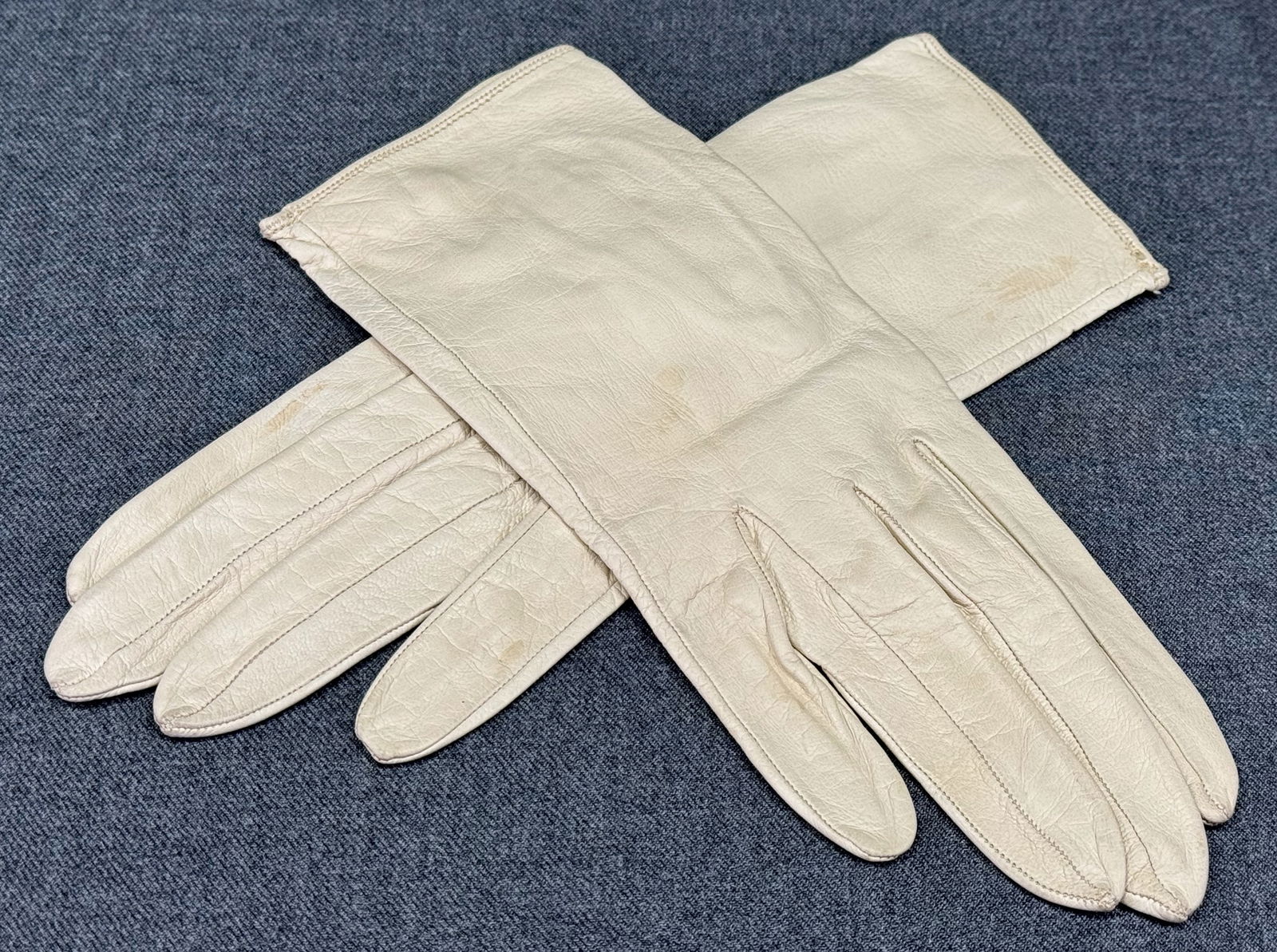 Vintage Roger Fare for Caron French kidskin light beige gloves *c (1 of 10)