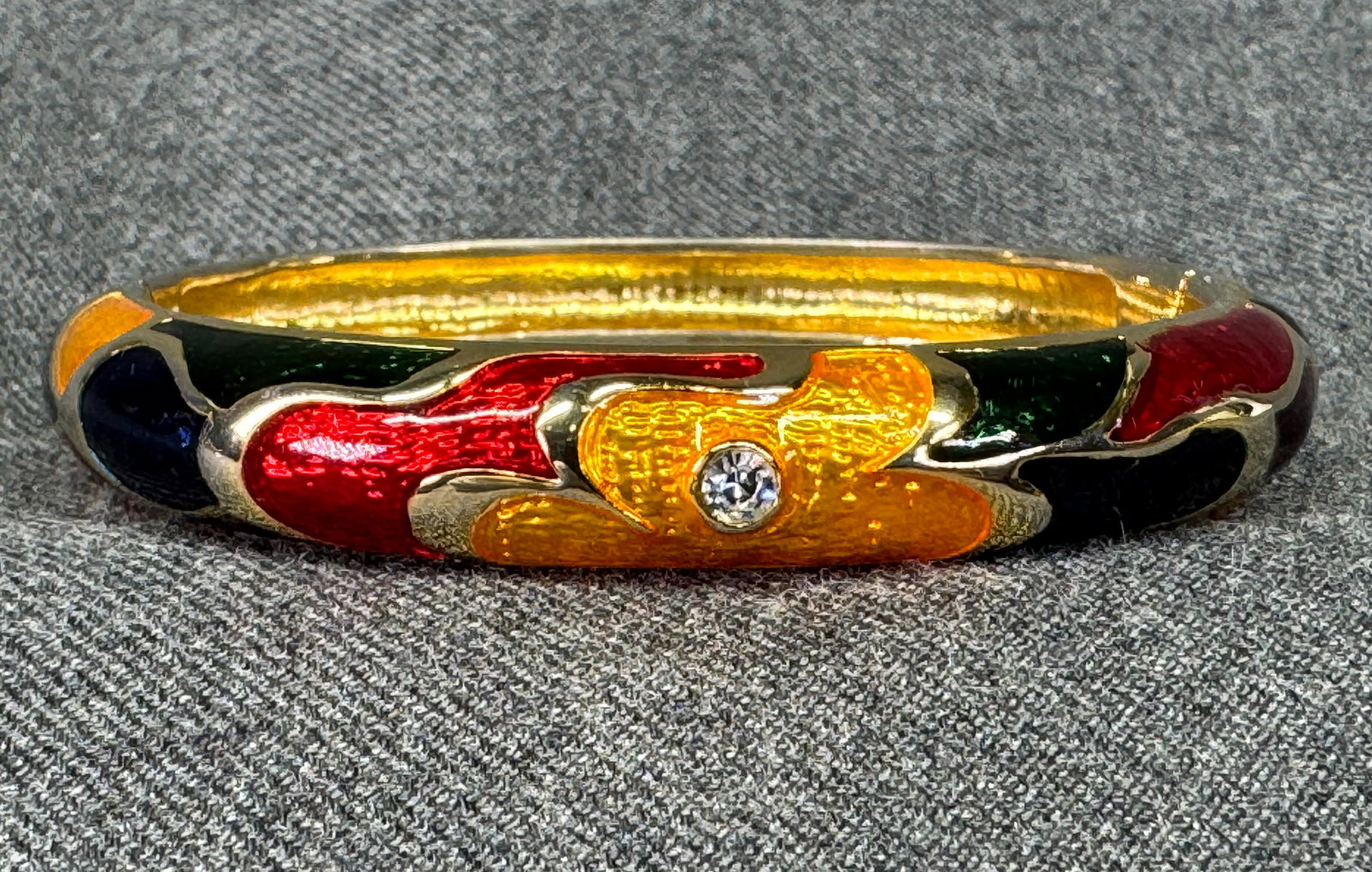 Vintage crystal enamel gold-toned floral hinged bracelet. *c: Vintage crystal enamel gold-toned floral hinged bracelet. Unmarked. For measures please refer to the pictures taken with a measuring tape. Weight: 40 Grams. IN HOUSE FLAT SHIPPING & HANDLING COST WITH