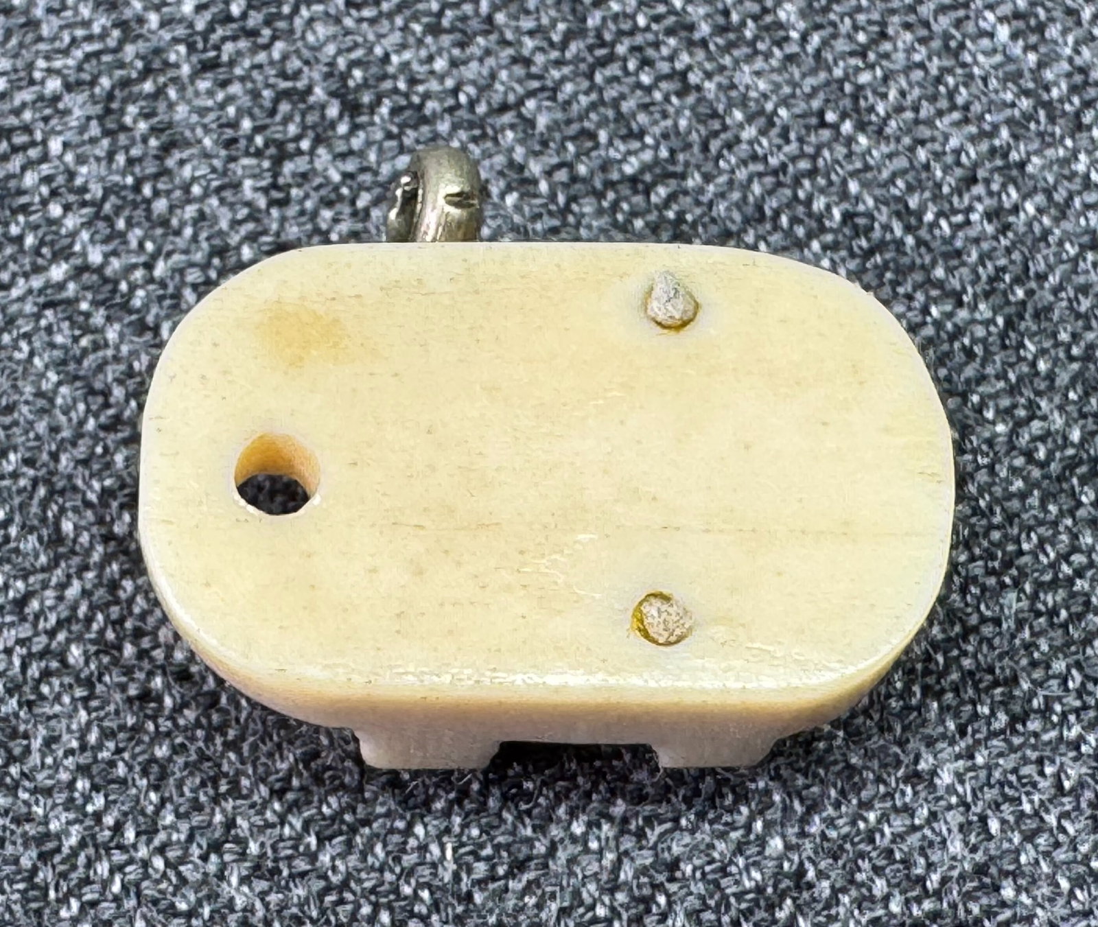 Vintage carved bone Japanese sandal GETA charm miniature pendant. *c: Vintage carved bone Japanese sandal GETA charm miniature pendant. Unmarked. For measures please refer to the pictures taken with a measuring tape. Weight: 2 Grams. IN HOUSE FLAT SHIPPING & HANDLING CO