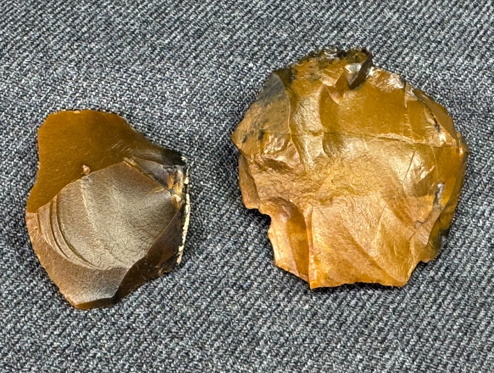 South American Patagonia Argentina Neolithic Stone Scraper. Lot of 2. *c: South American Patagonia Argentina Neolithic Stone Scraper. Lot of 2 For measures please refer to the pictures taken with a measuring tape. Weight: 9 Grams. IN HOUSE FLAT SHIPPING & HANDLING COST WITH