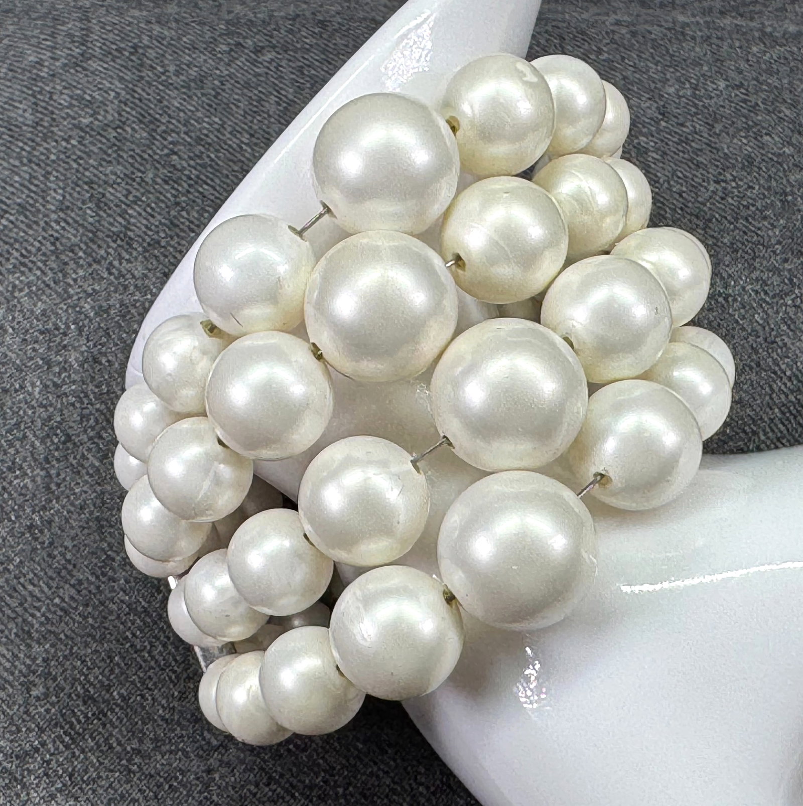 Vintage pearly beads wired 4 strands wrap bracelet. *c: Vintage pearly beads wired 4 strands wrap bracelet. Unmarked. For measures please refer to the pictures taken with a measuring tape. Weight: 38 Grams. IN HOUSE FLAT SHIPPING & HANDLING COST WITHIN ALL