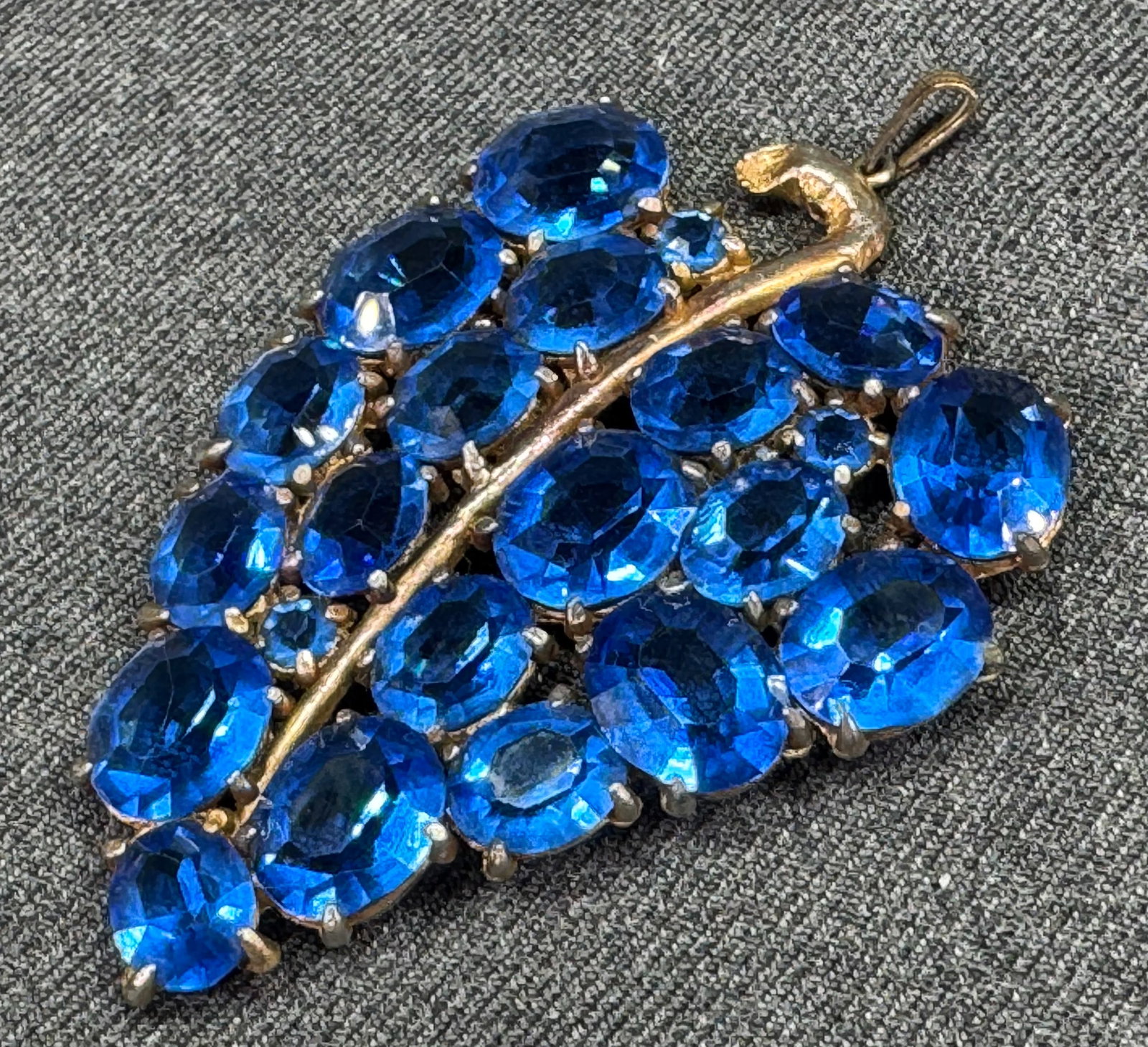 Antique open back blue crystals gold-toned pot metal leaf pendant: IN HOUSE FLAT SHIPPING & HANDLING COST WITHIN ALL THE U.S. : 7. To bypass LiveShipping, and use our In-House shipping service for 7 or shipping combined for multiple lots, please select “Arrange You