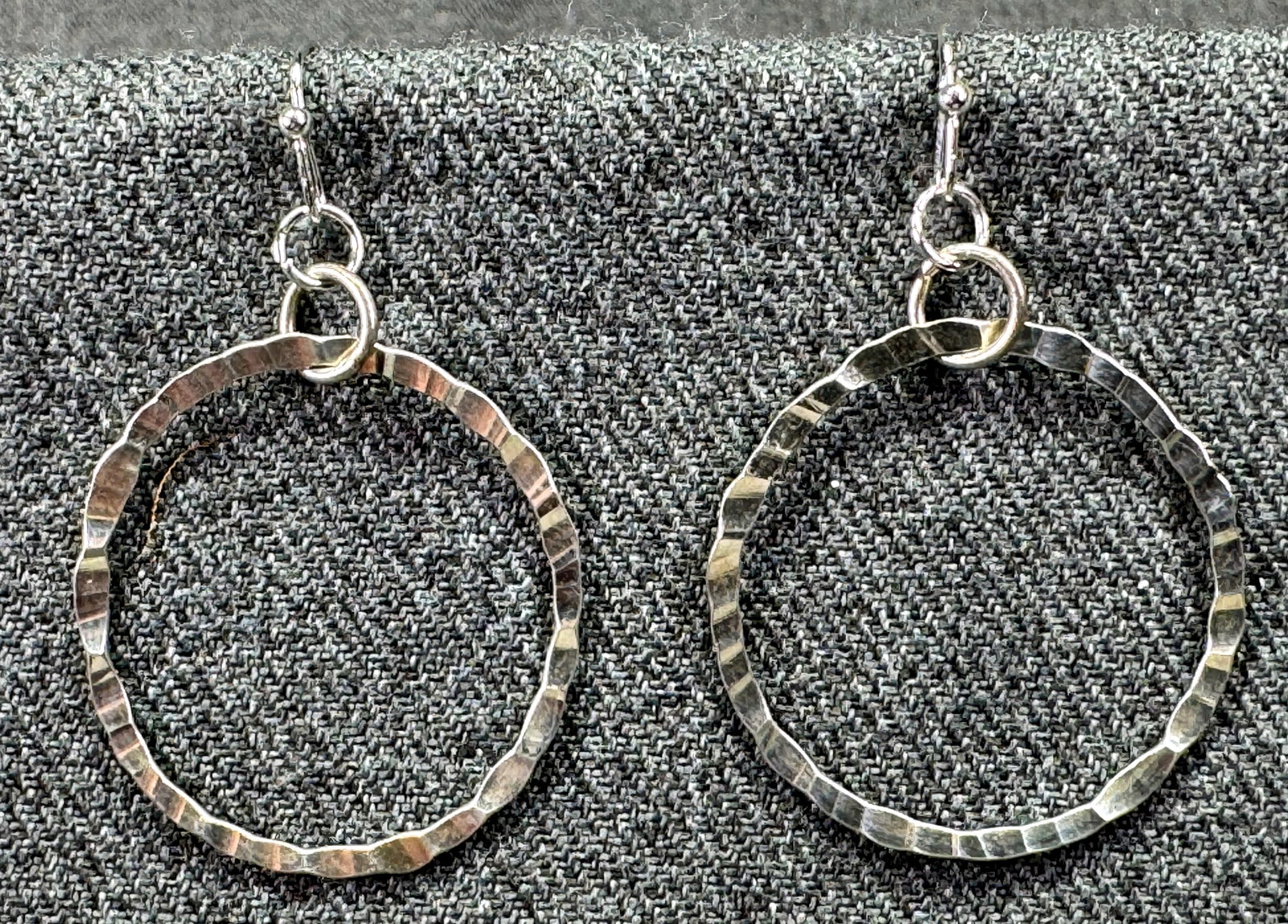 Vintage hammered silver-toned hoop hook earrings. #B: Vintage hammered silver-toned hoop hook earrings. Unmarked. For measures please refer to the pictures taken with a measuring tape. Weight: 3 Grams. IN HOUSE FLAT SHIPPING & HANDLING COST WITHIN ALL TH